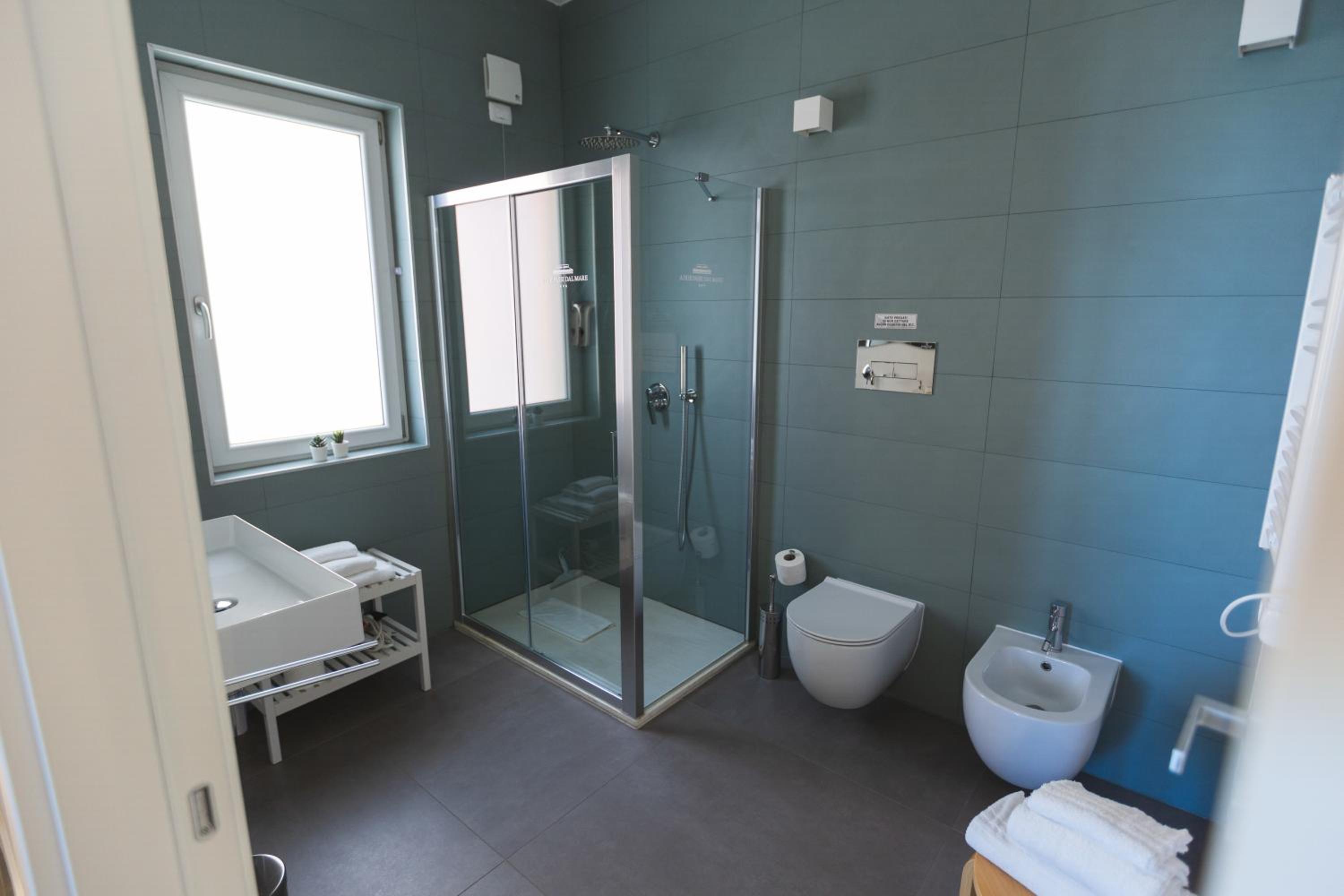 King Room with Sea View - Photo 3