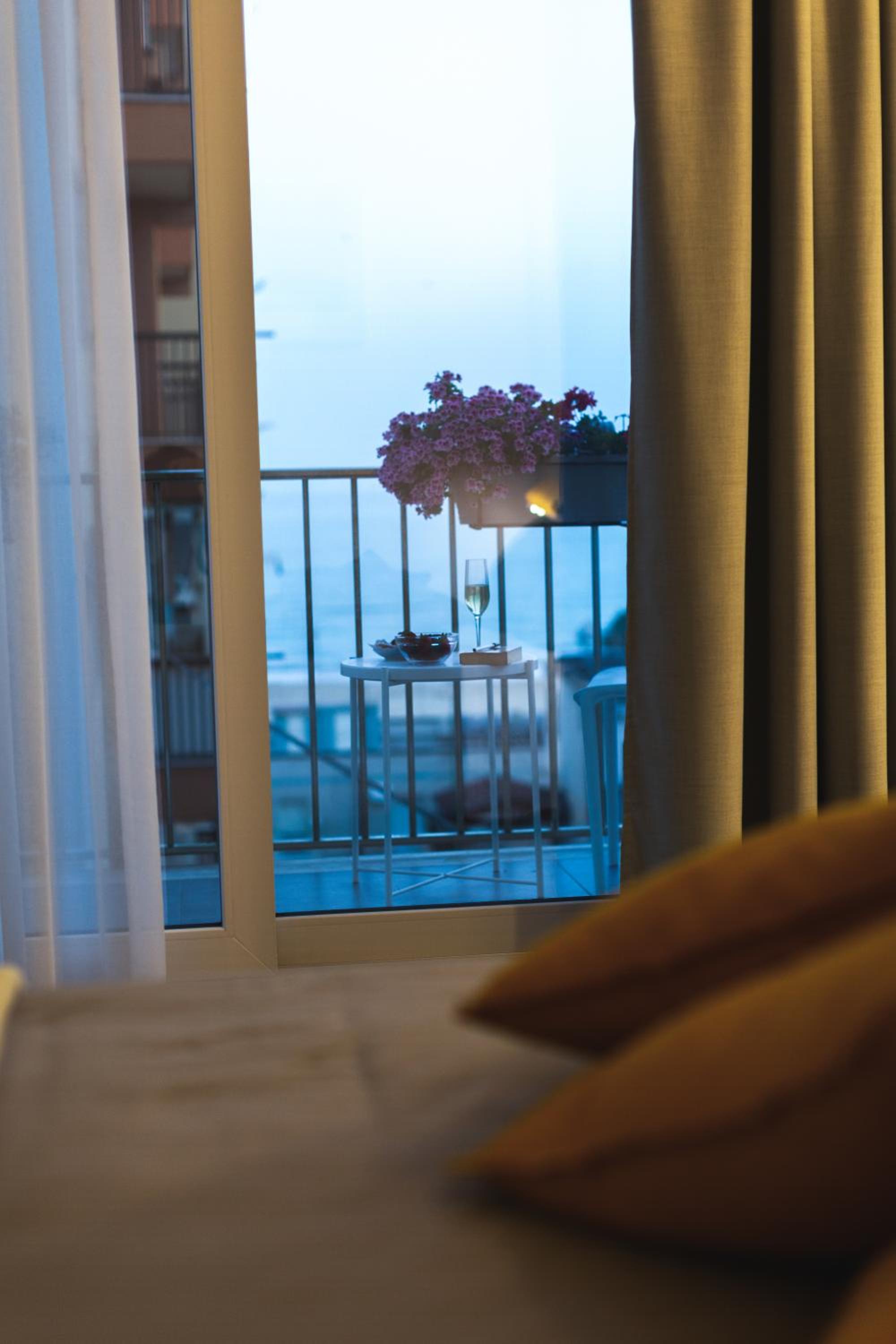 King Room with Sea View - Photo 4