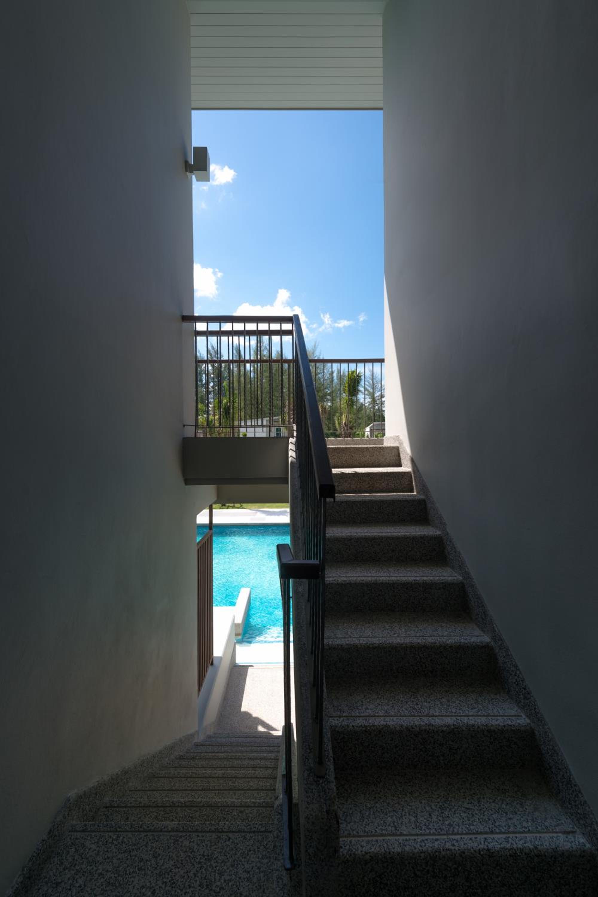 Upper Pool Access Room  - Photo 7