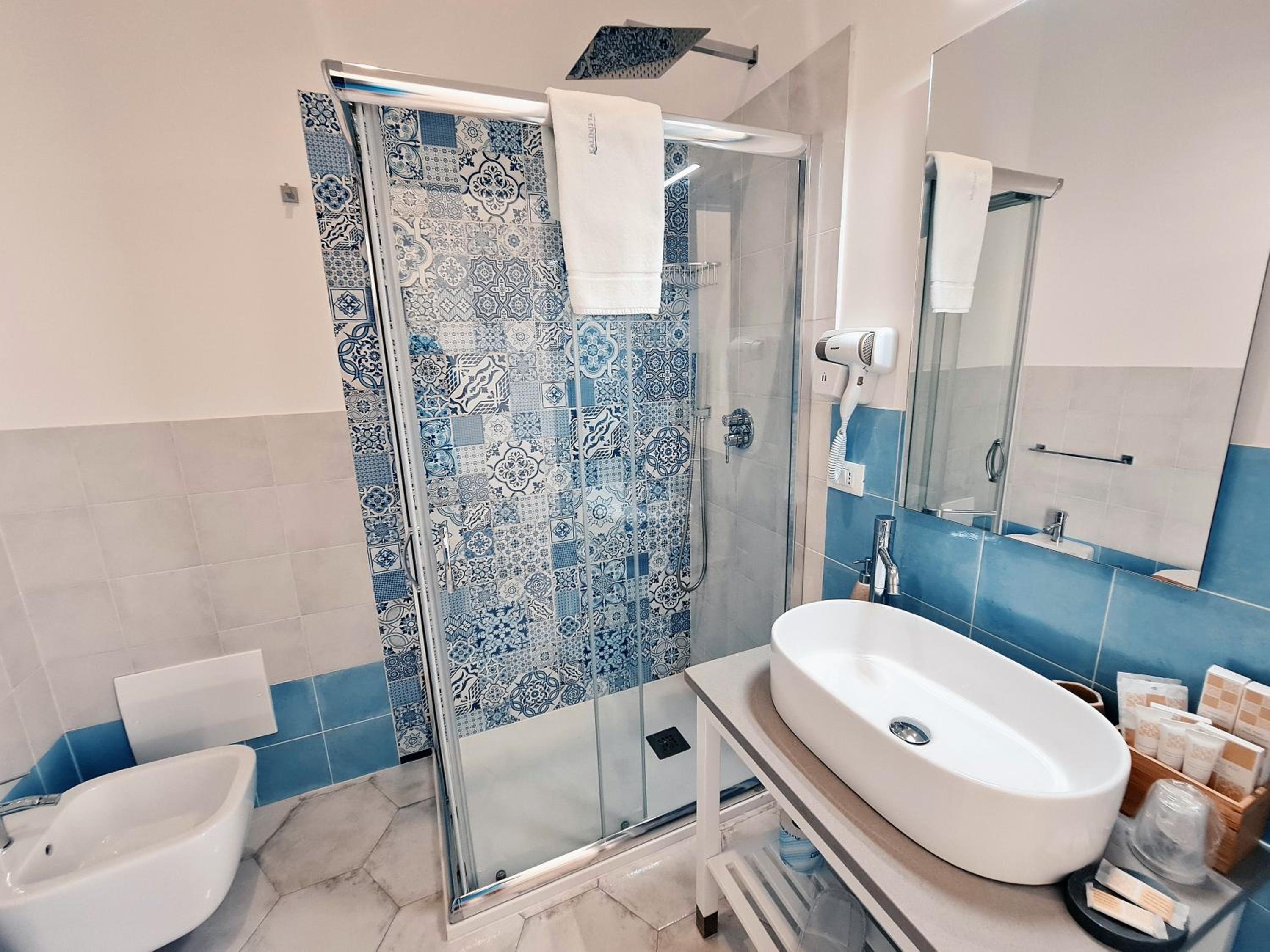 Double Room with Private Bathroom photo 3
