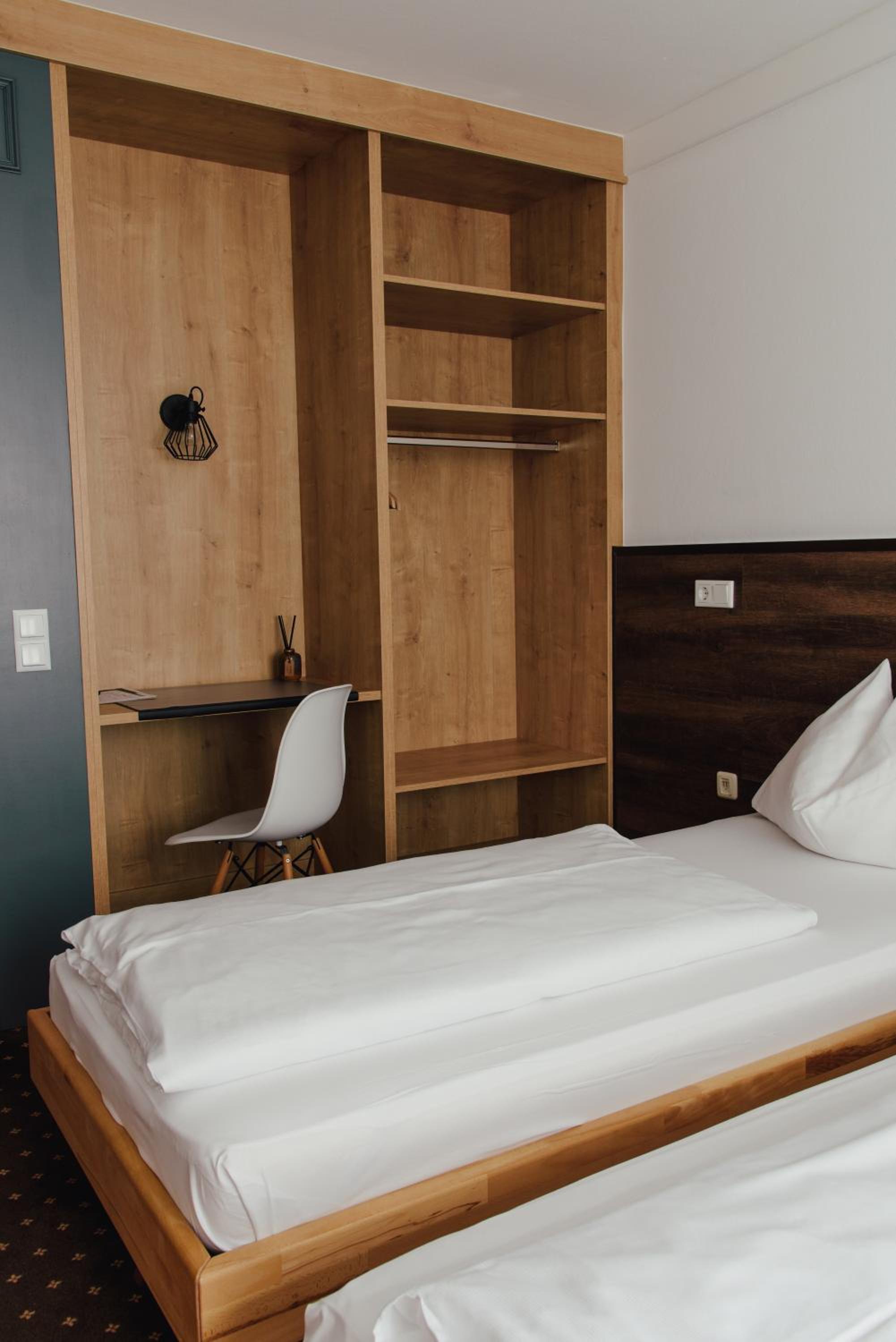 Twin Room - Photo 2