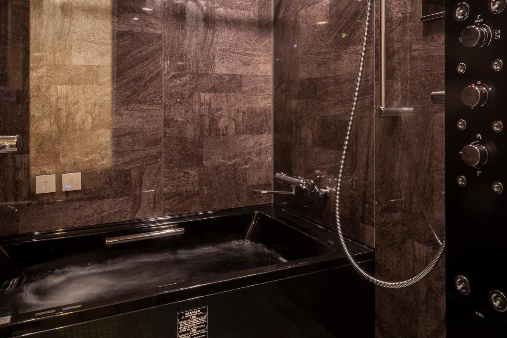 Premier Deluxe Twin Room - Photo 11