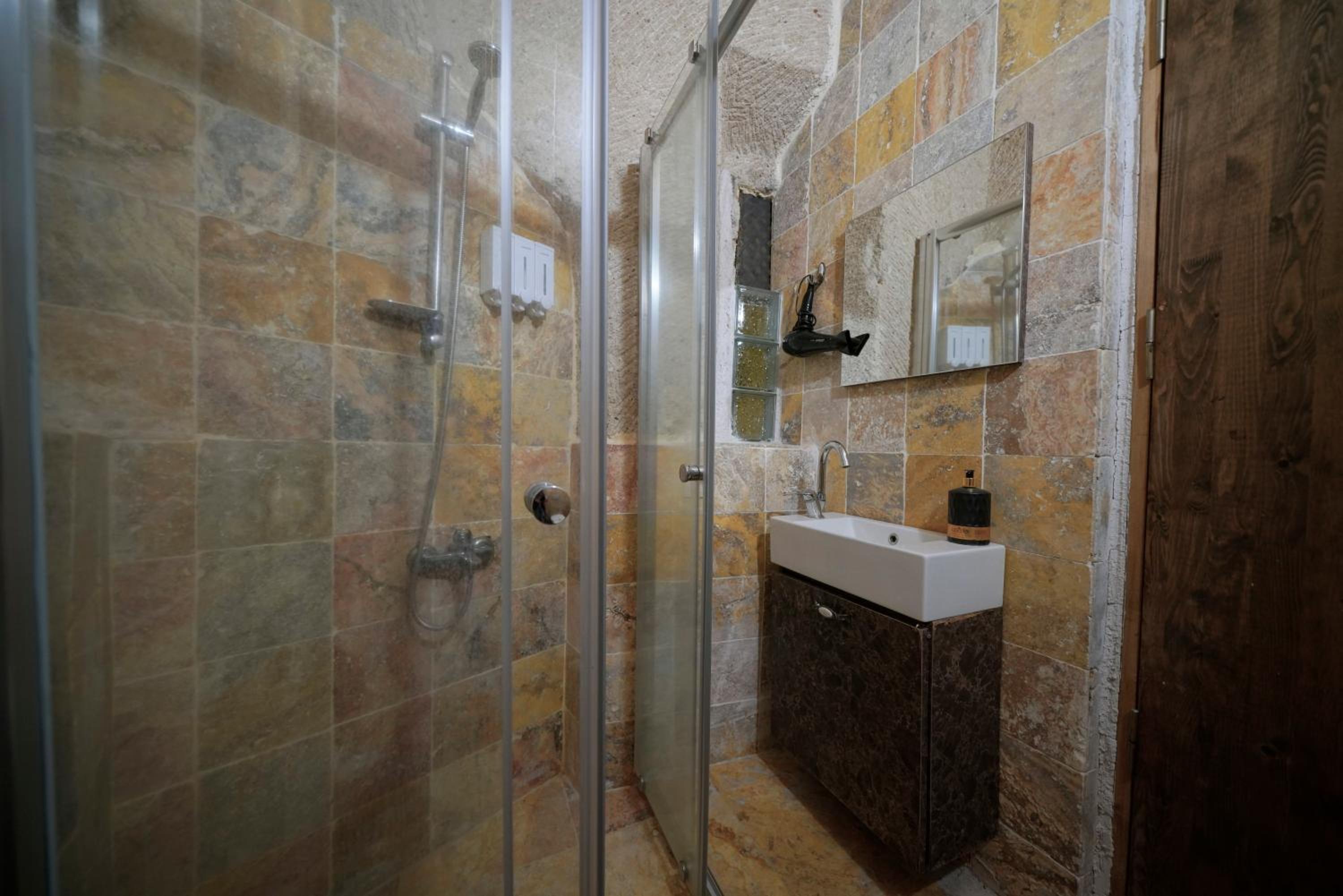 Standard Double Cave Room  - Photo 5