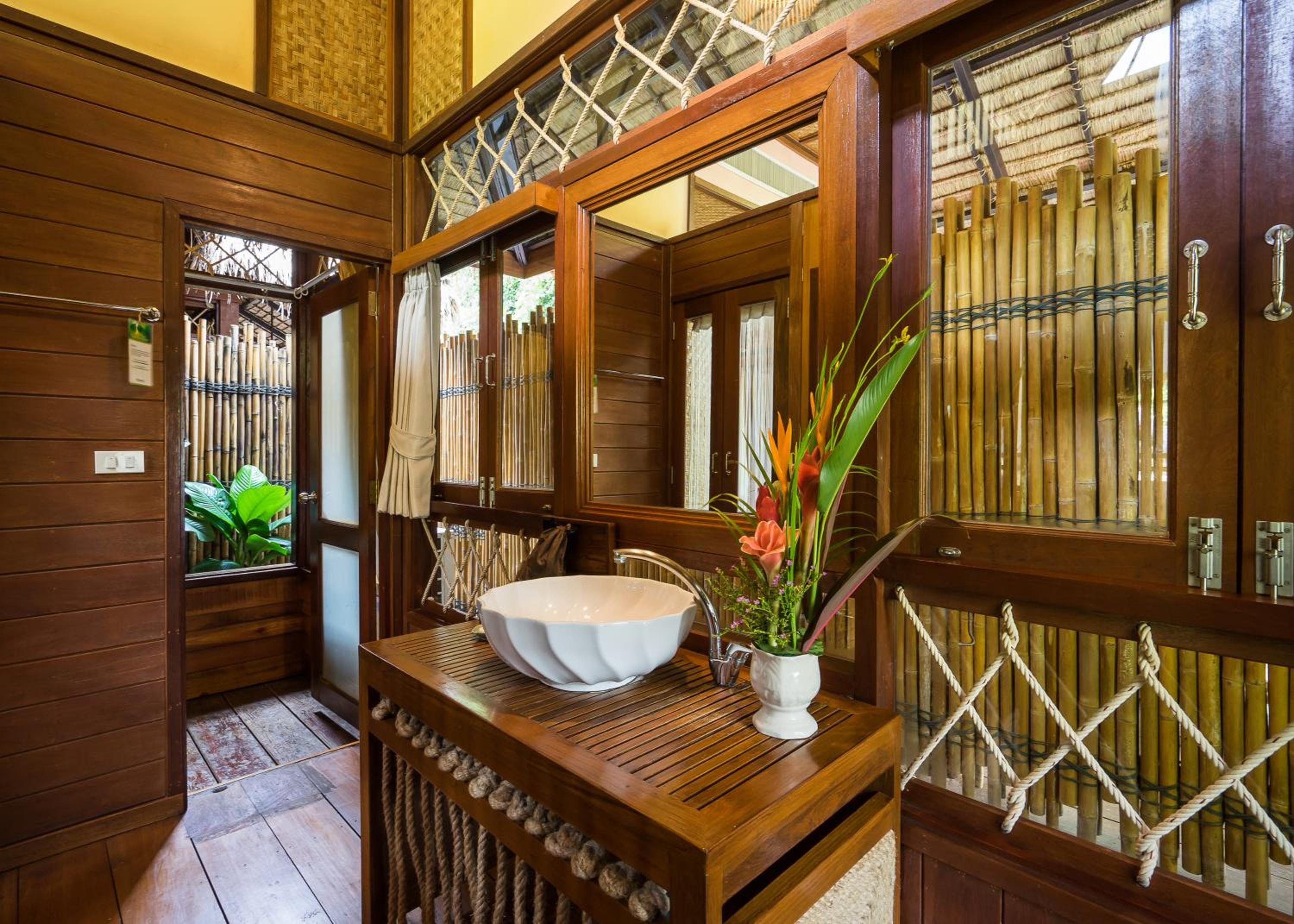 Floating Villa with Breakfast & Dinner photo 2