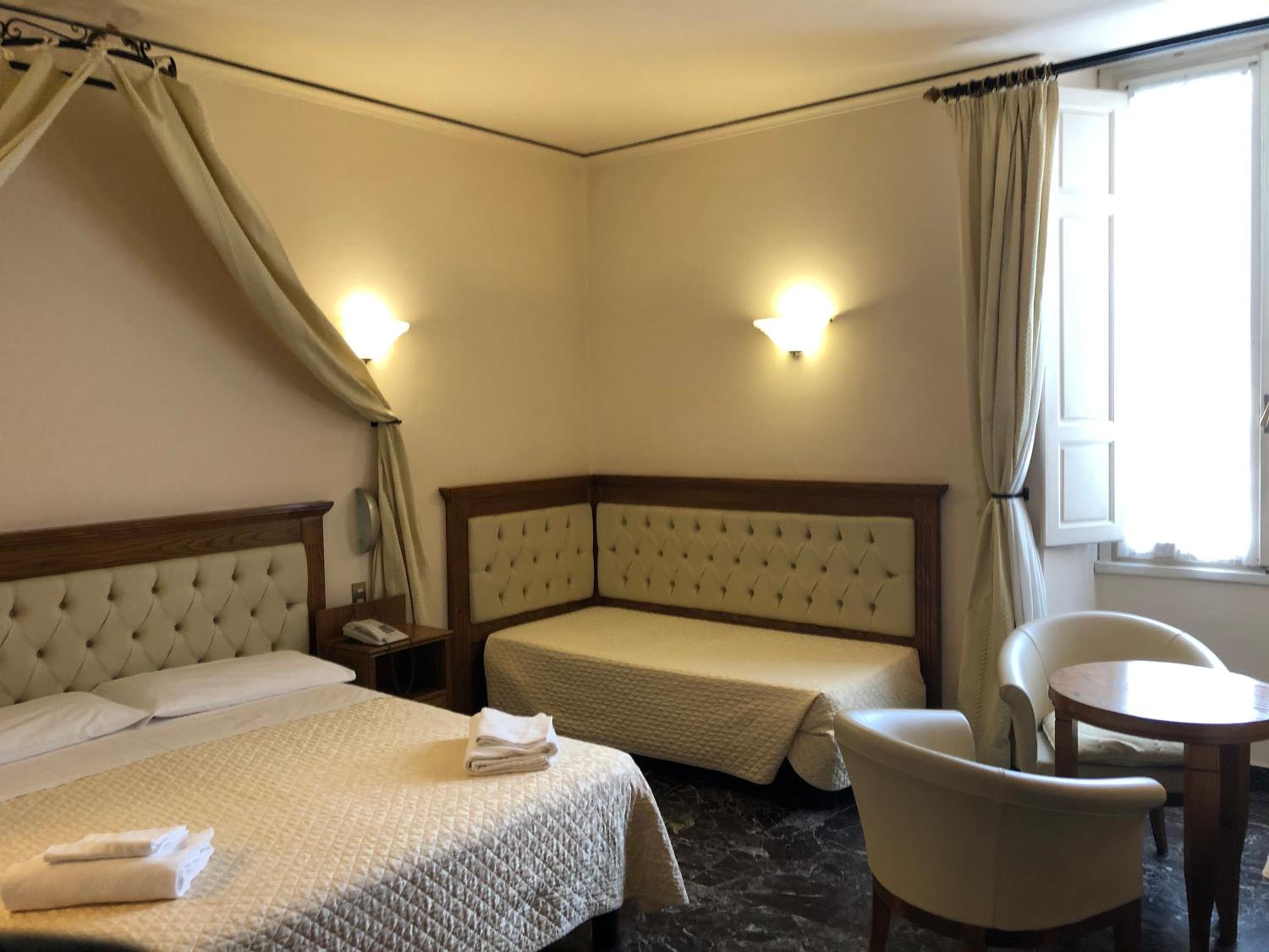 Superior Triple Room with City View photo 1