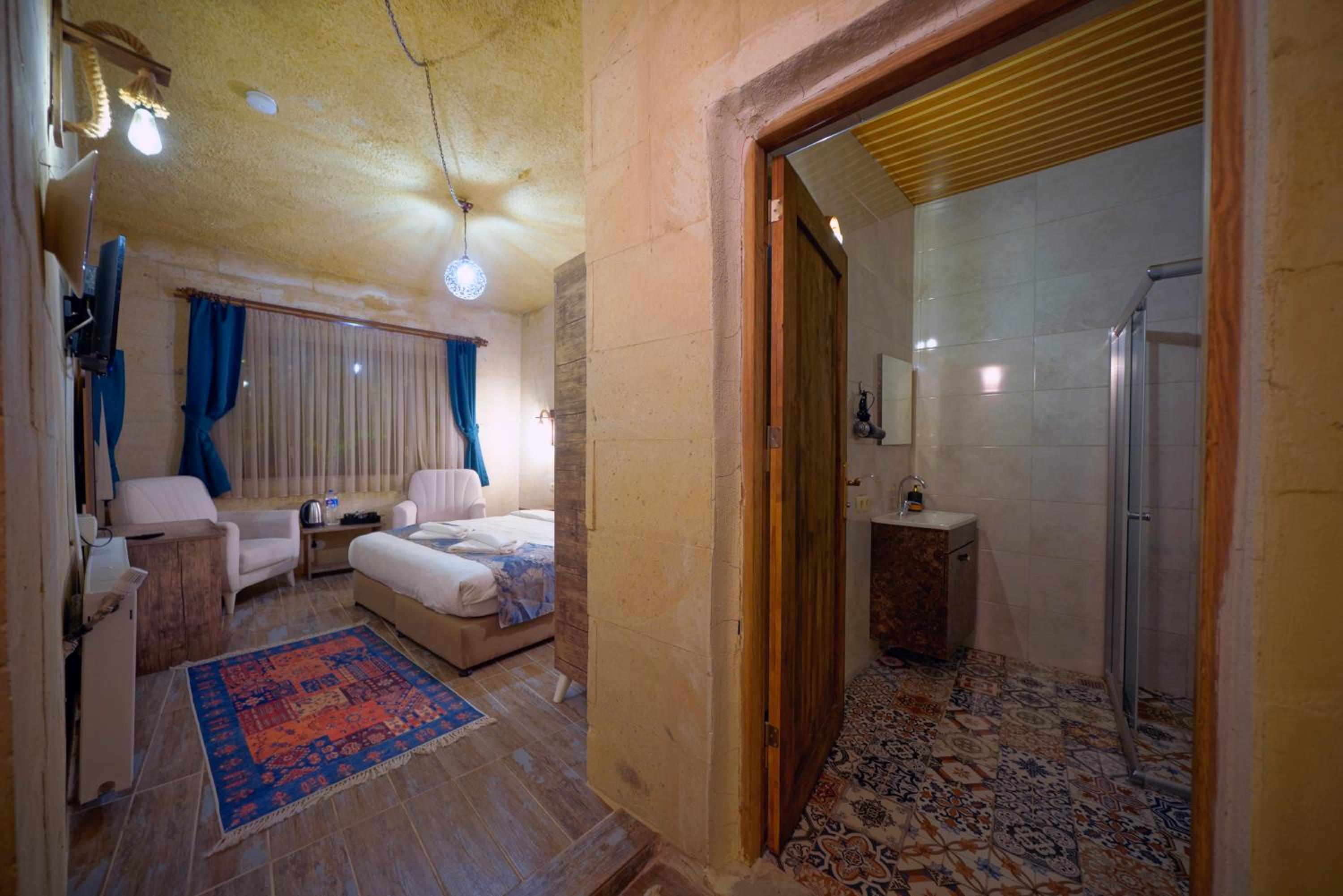 Deluxe Double Stone Room - Photo 3
