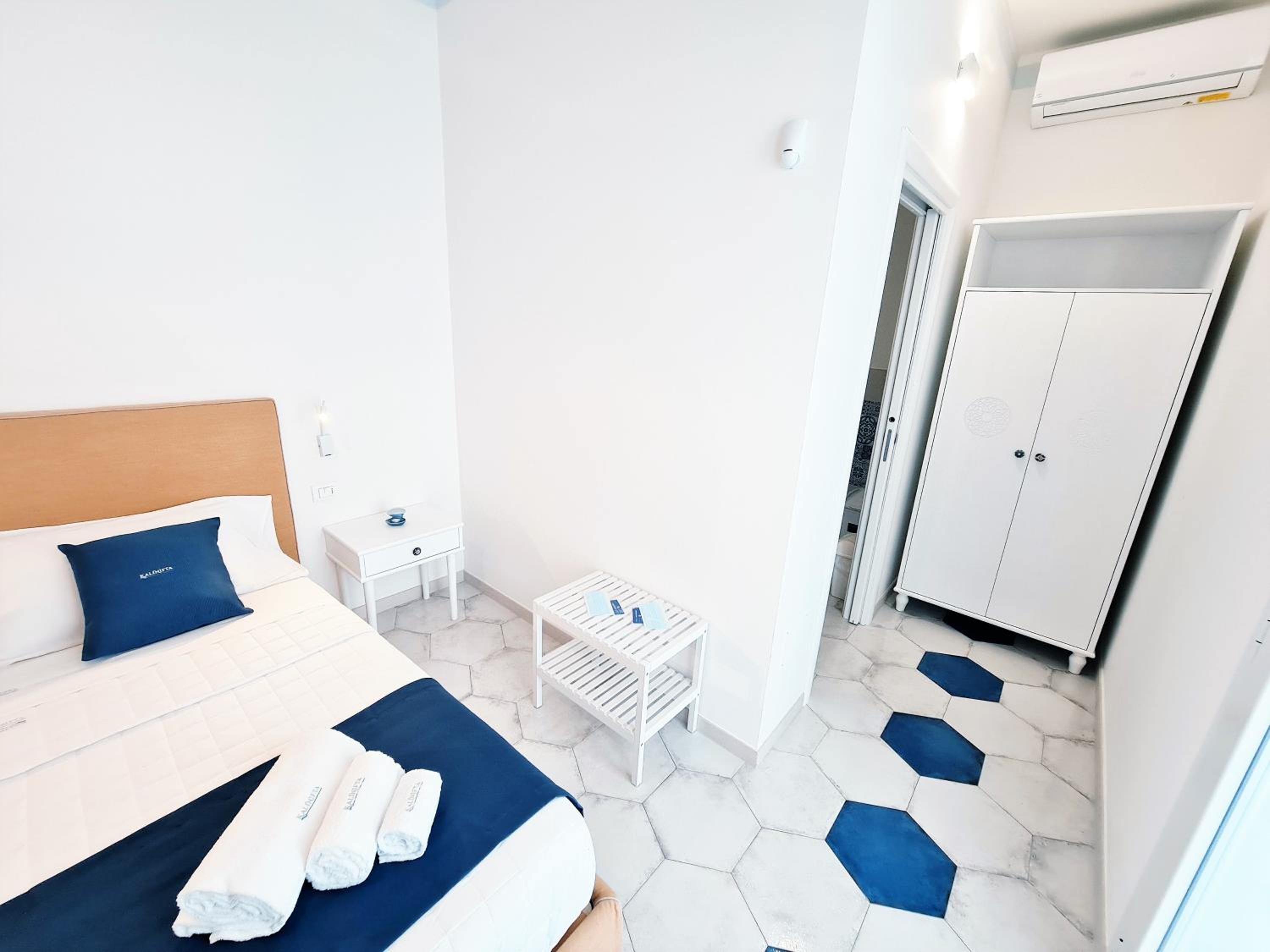 Double Room with Private Bathroom photo 2
