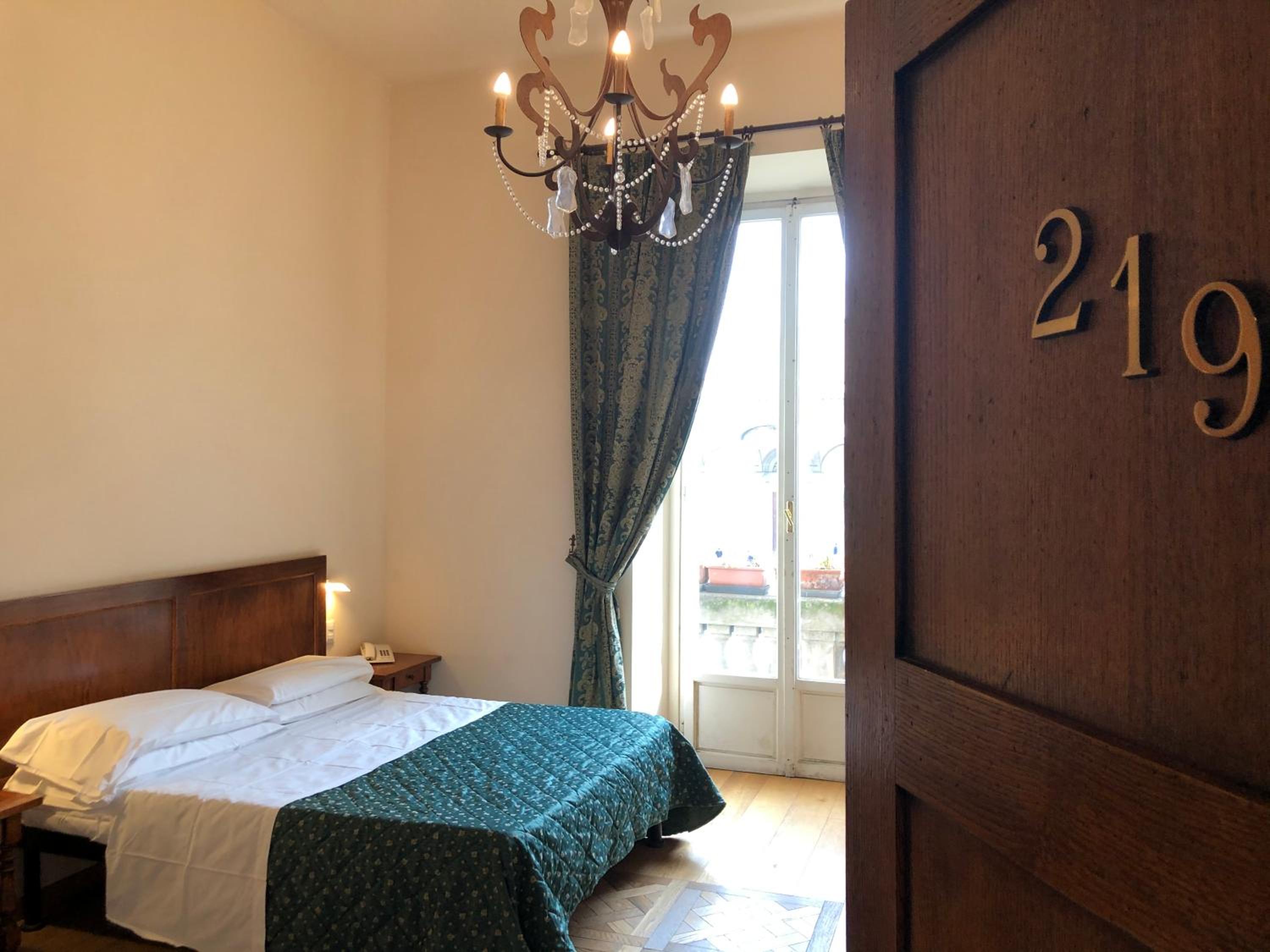 Deluxe Double Room with Balcony photo 1