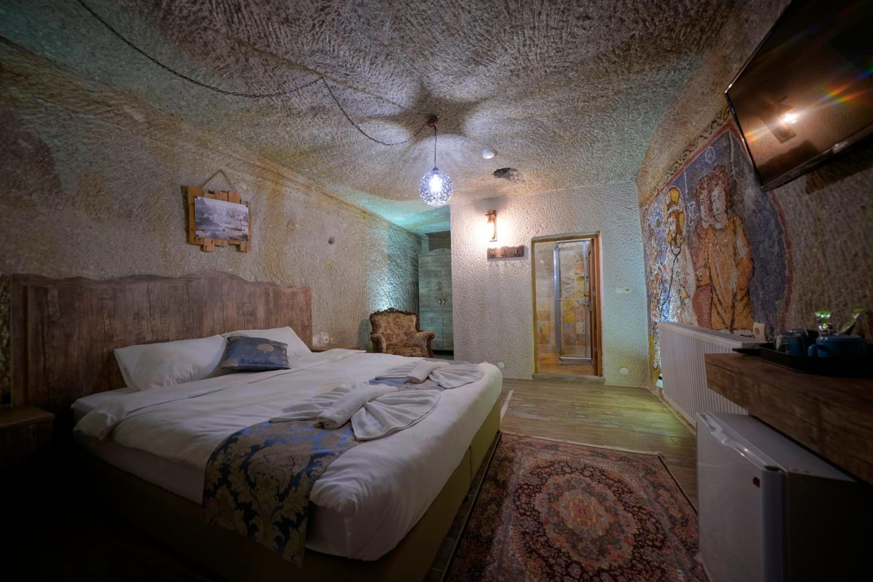 Deluxe Double Cave Room - Photo 3
