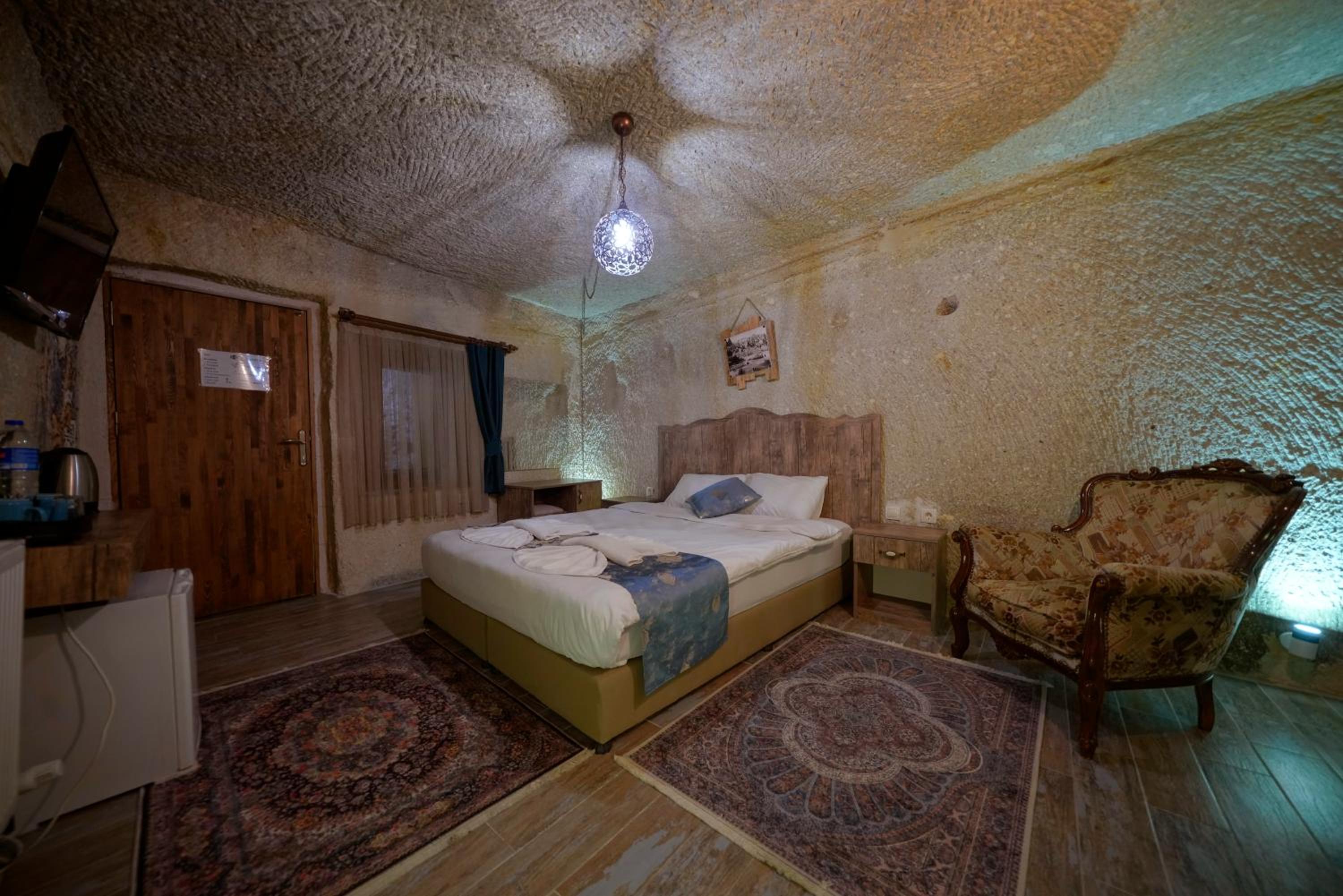 Deluxe Double Cave Room - Photo 4