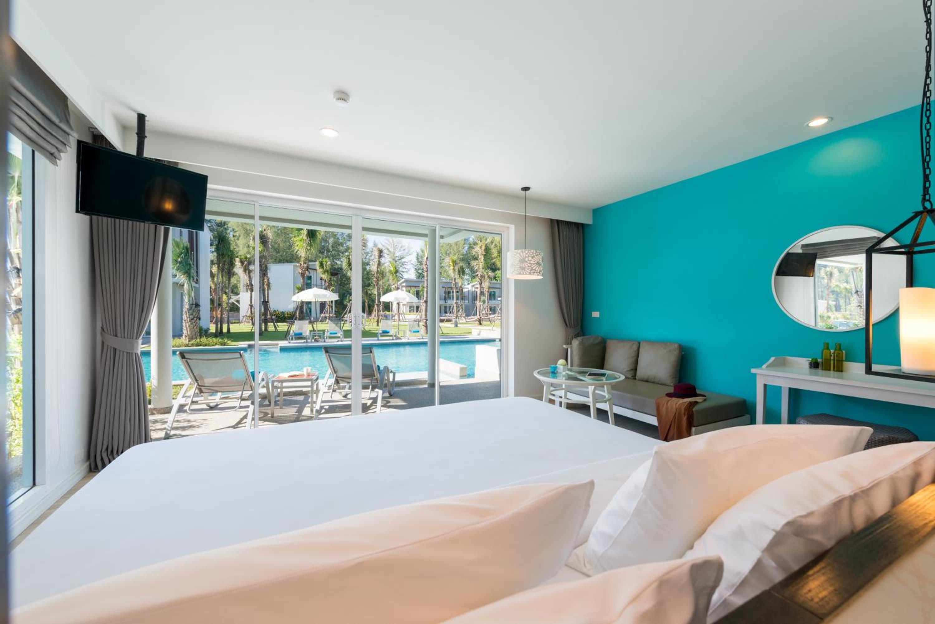 Water Pool Access Room - Photo 1