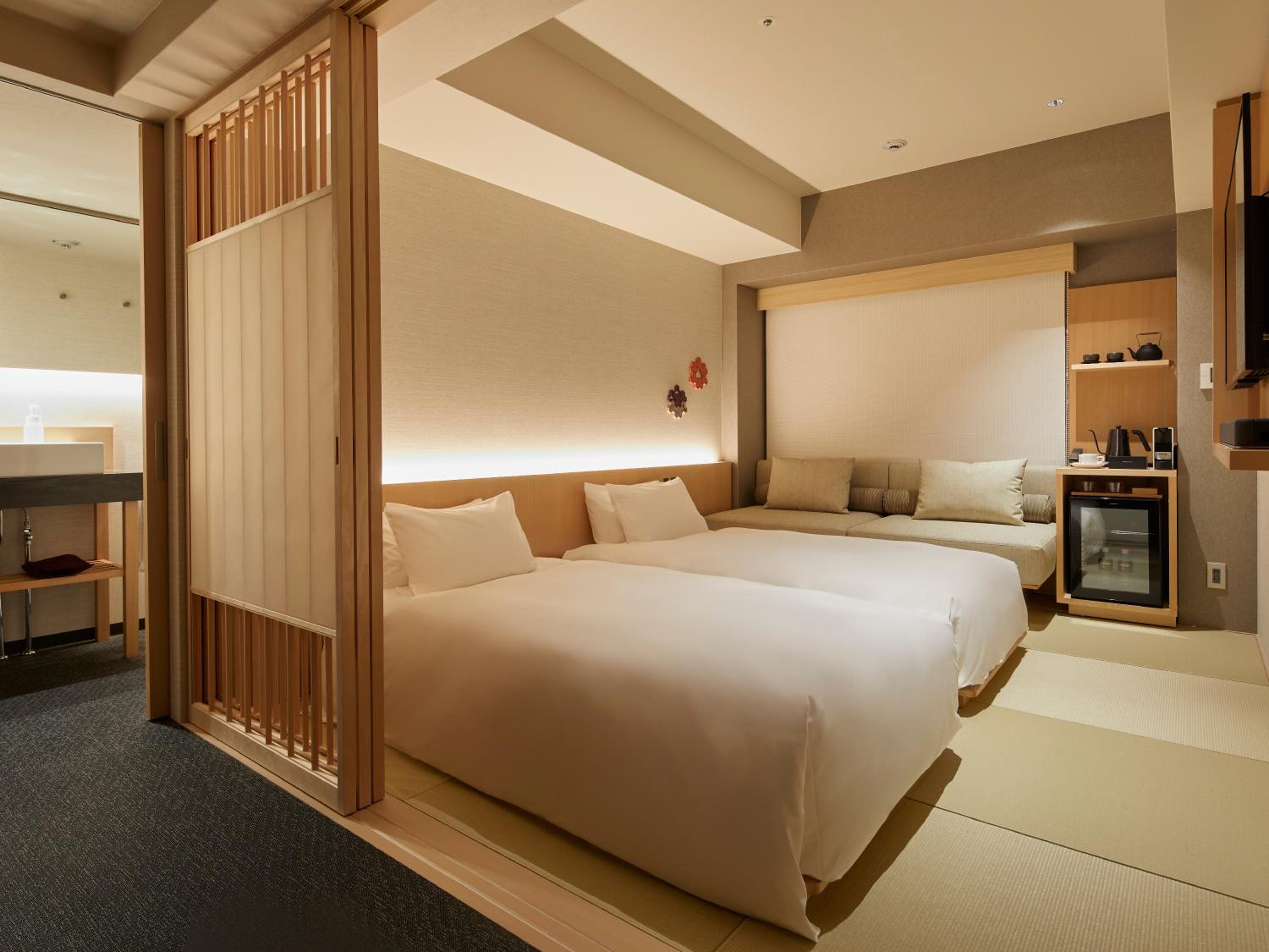 Corner Twin Room - Photo 1