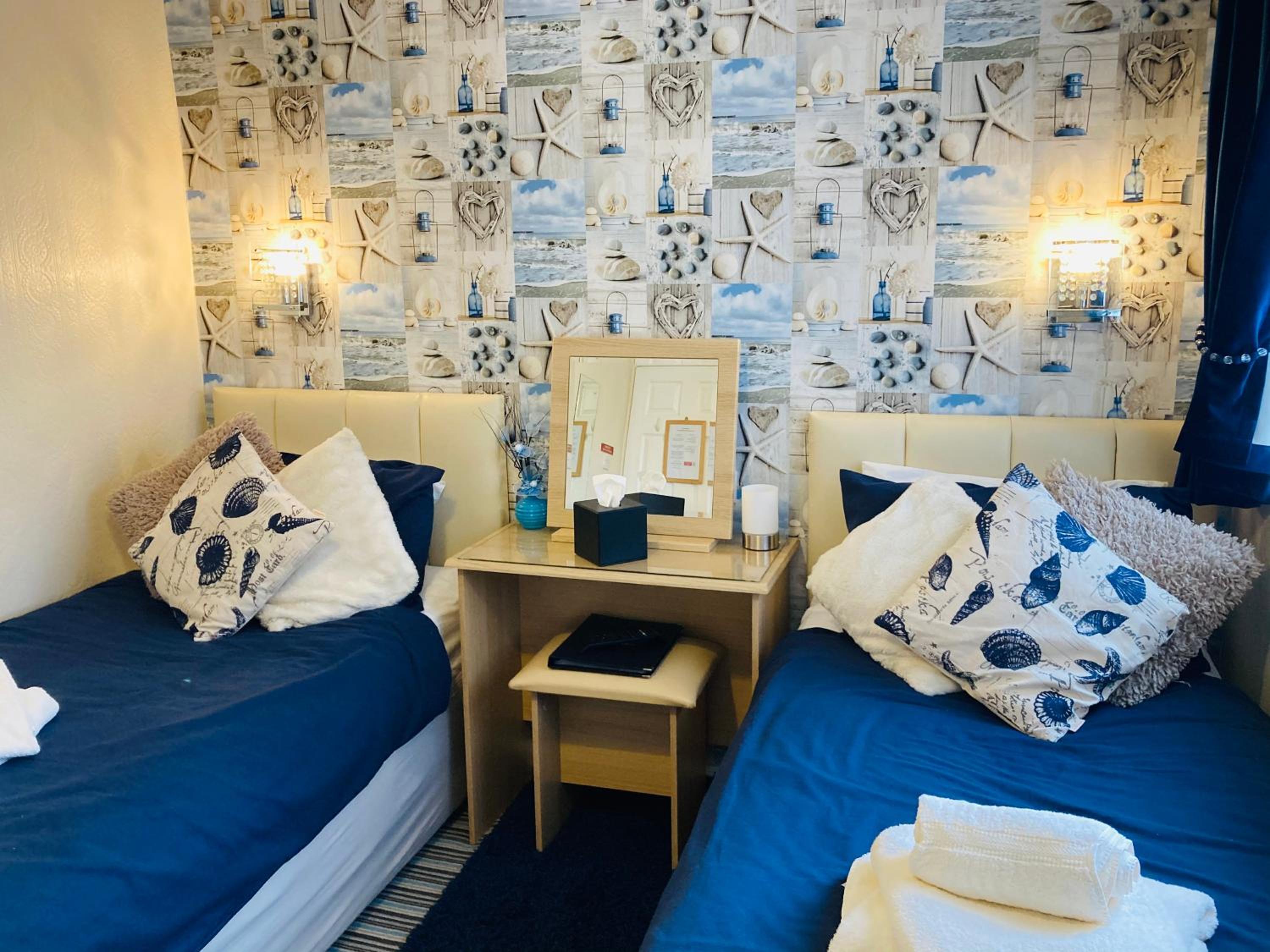 Twin Room - First Floor photo 3