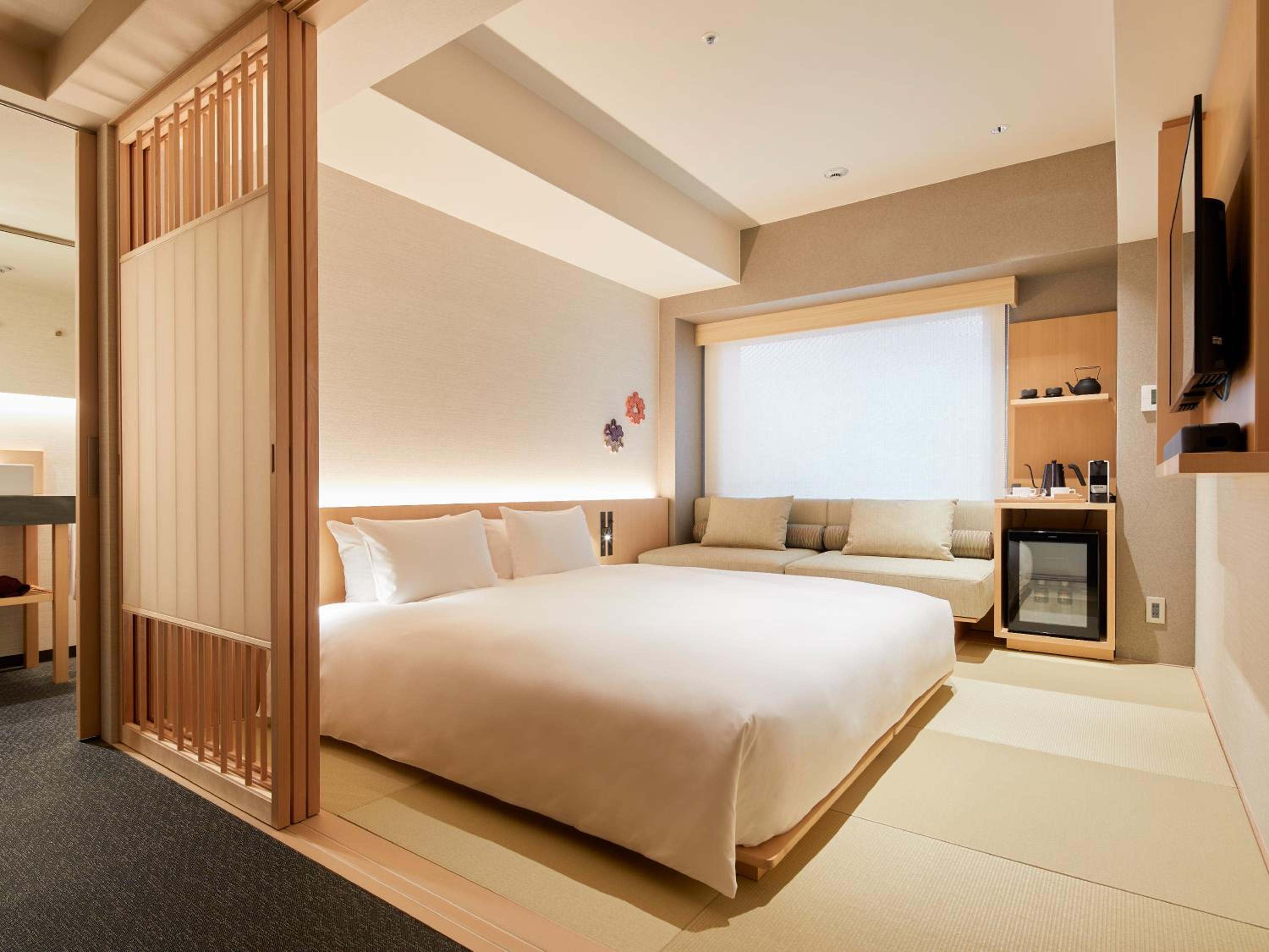 Corner King Room - Photo 2