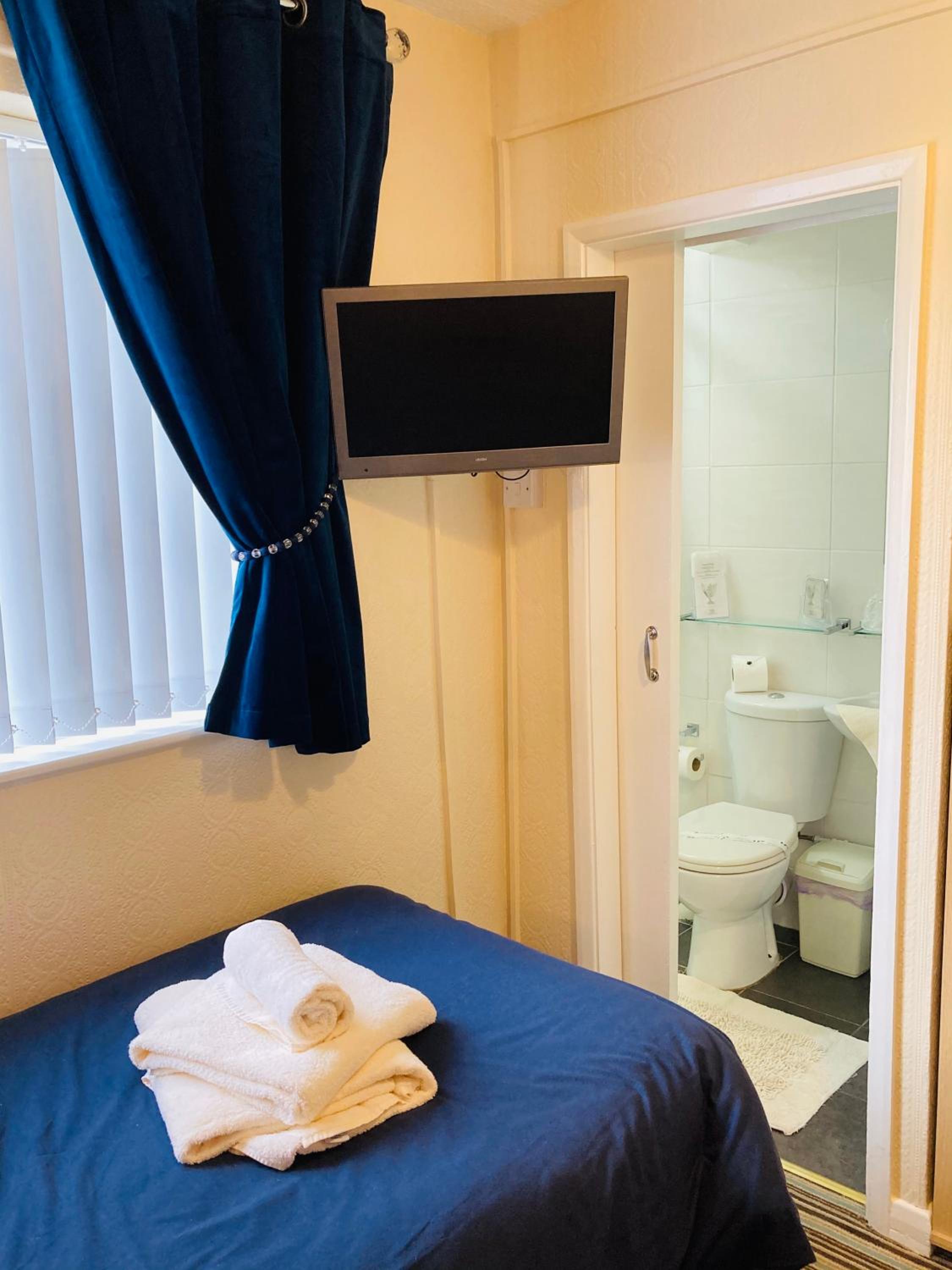 Twin Room - First Floor photo 2