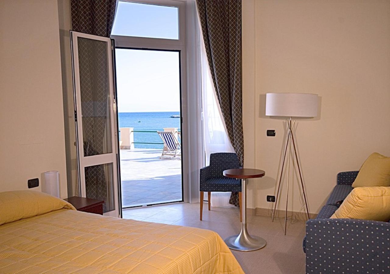 Superior Double Room with Sea View - Photo 1