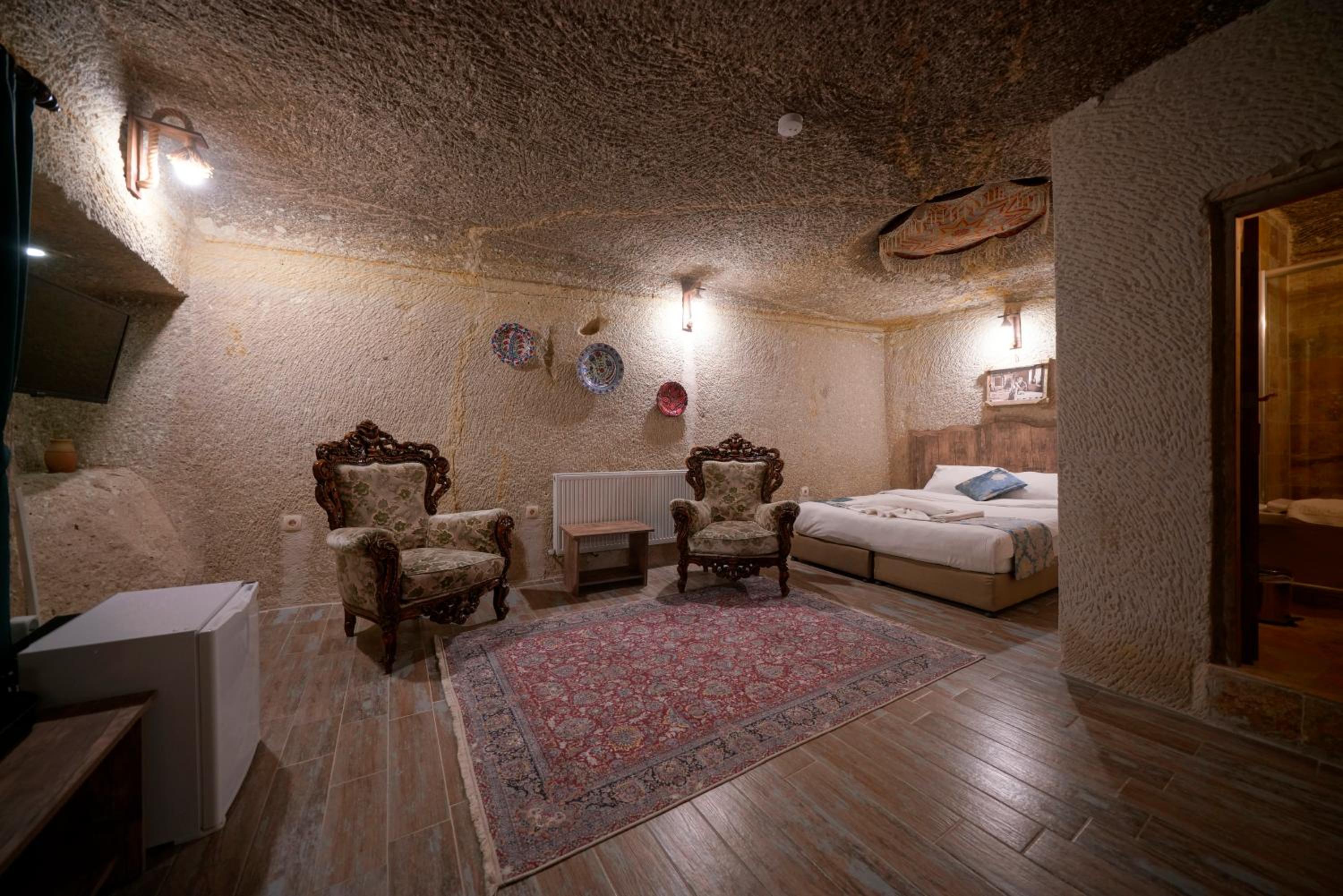Deluxe Double Cave Room - Photo 6