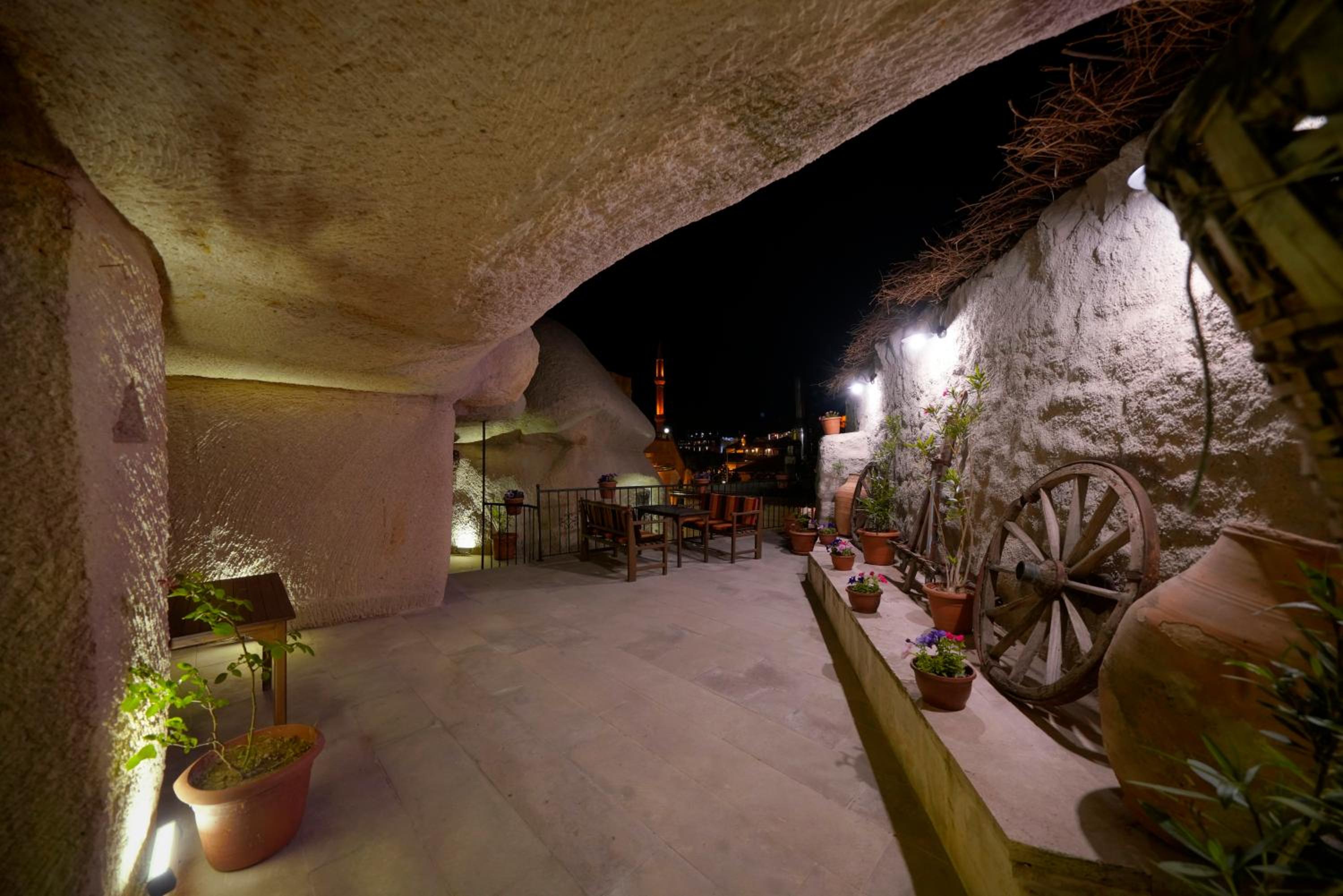 Deluxe Double Cave Room - Photo 12