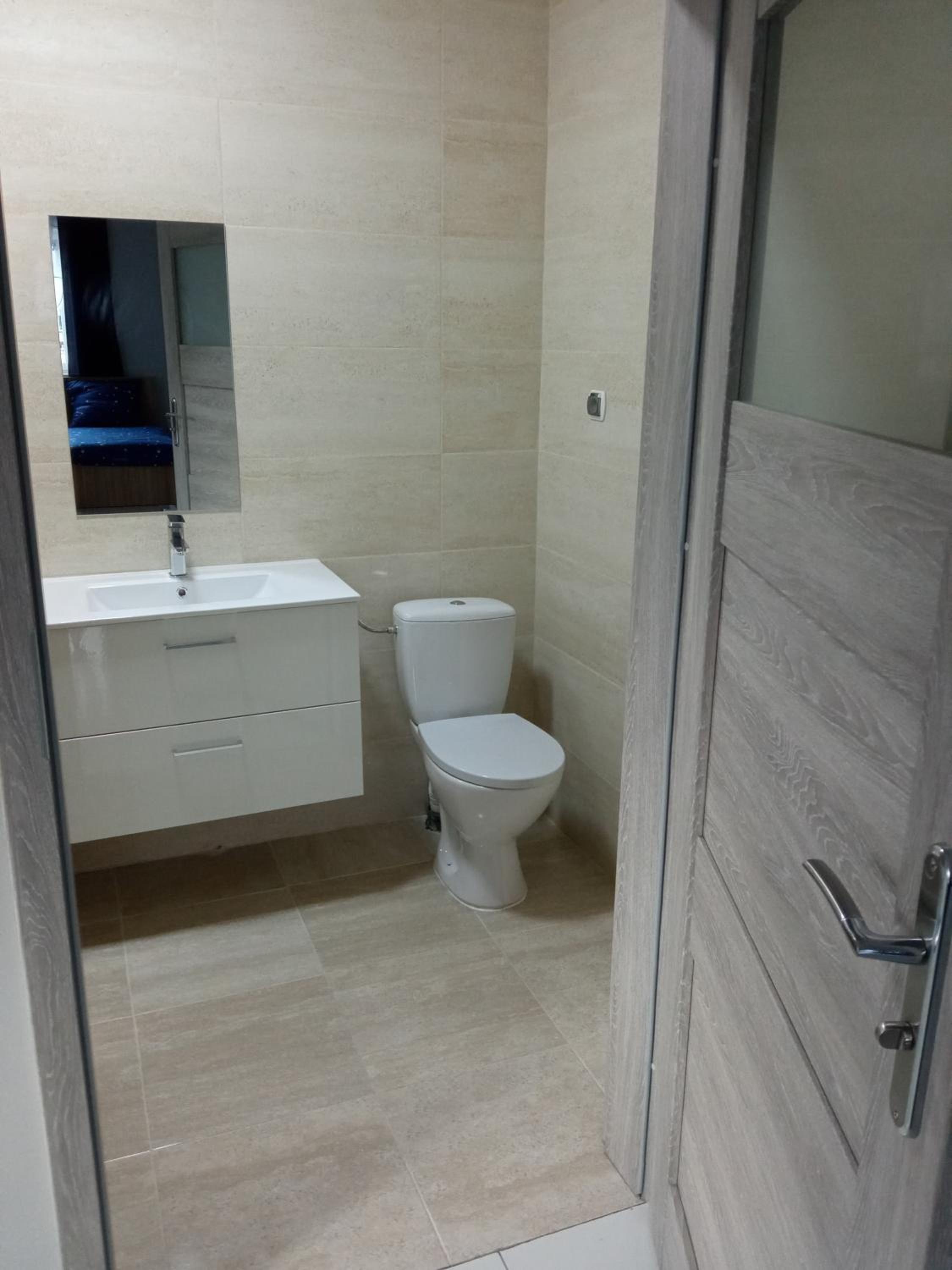 Family Room with Private Bathroom - Photo 4