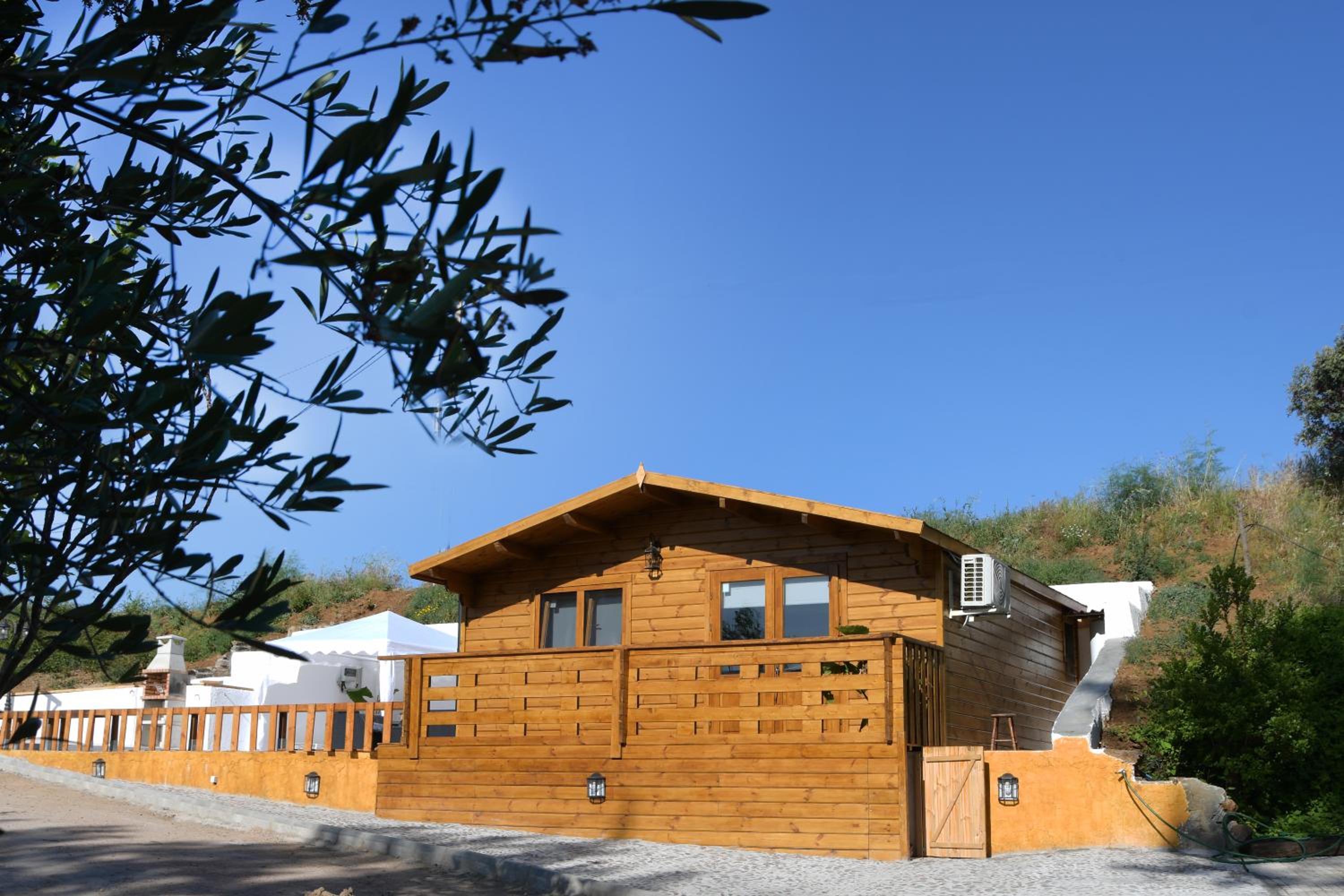 One-Bedroom House - Photo 2