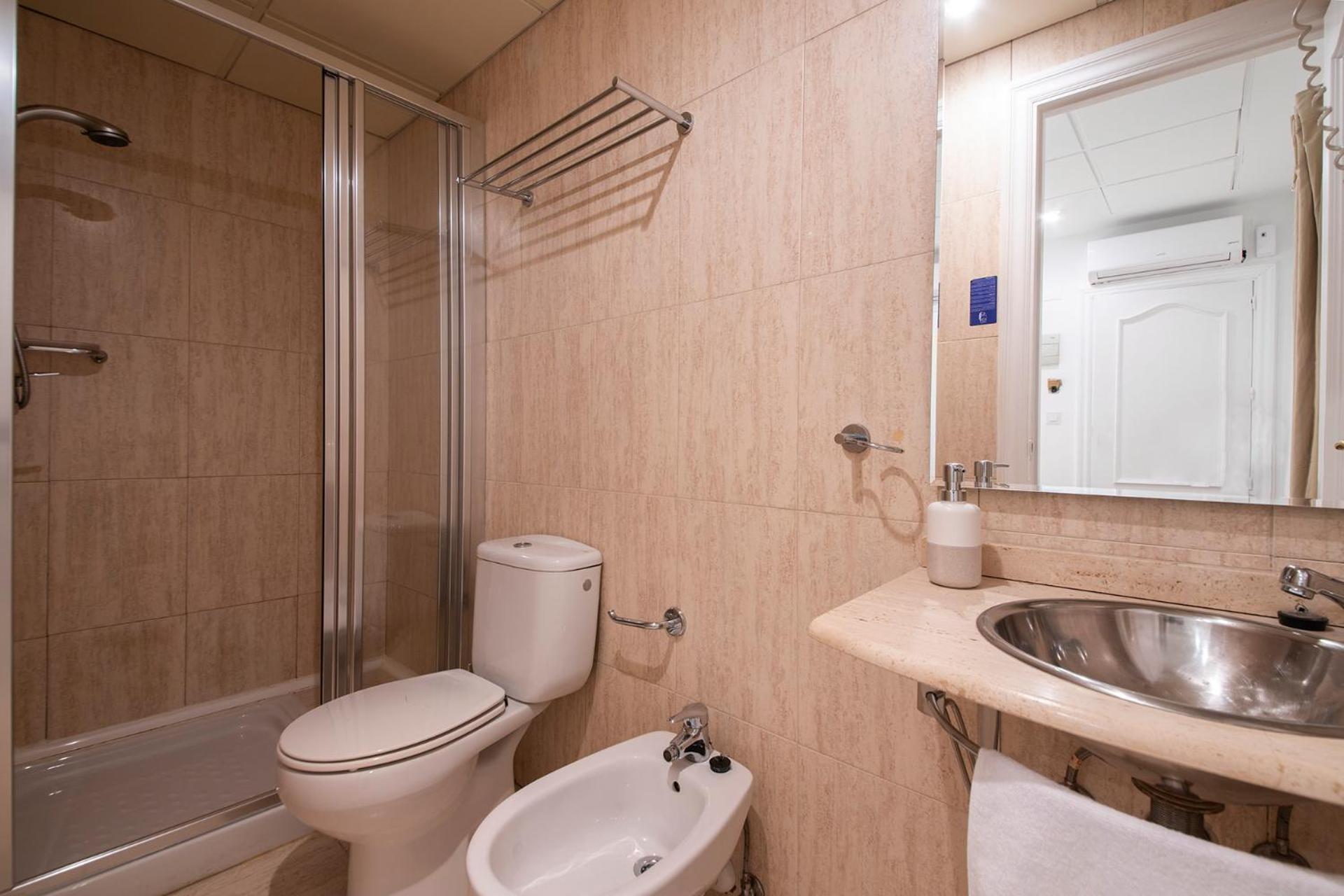 Standard Double Room - Photo 7