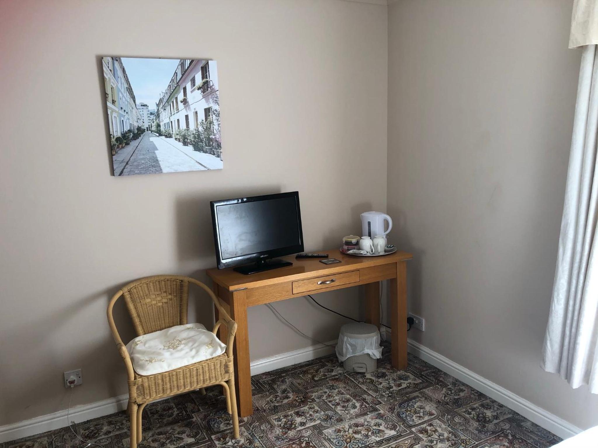 Deluxe Double Room with Shower photo 2