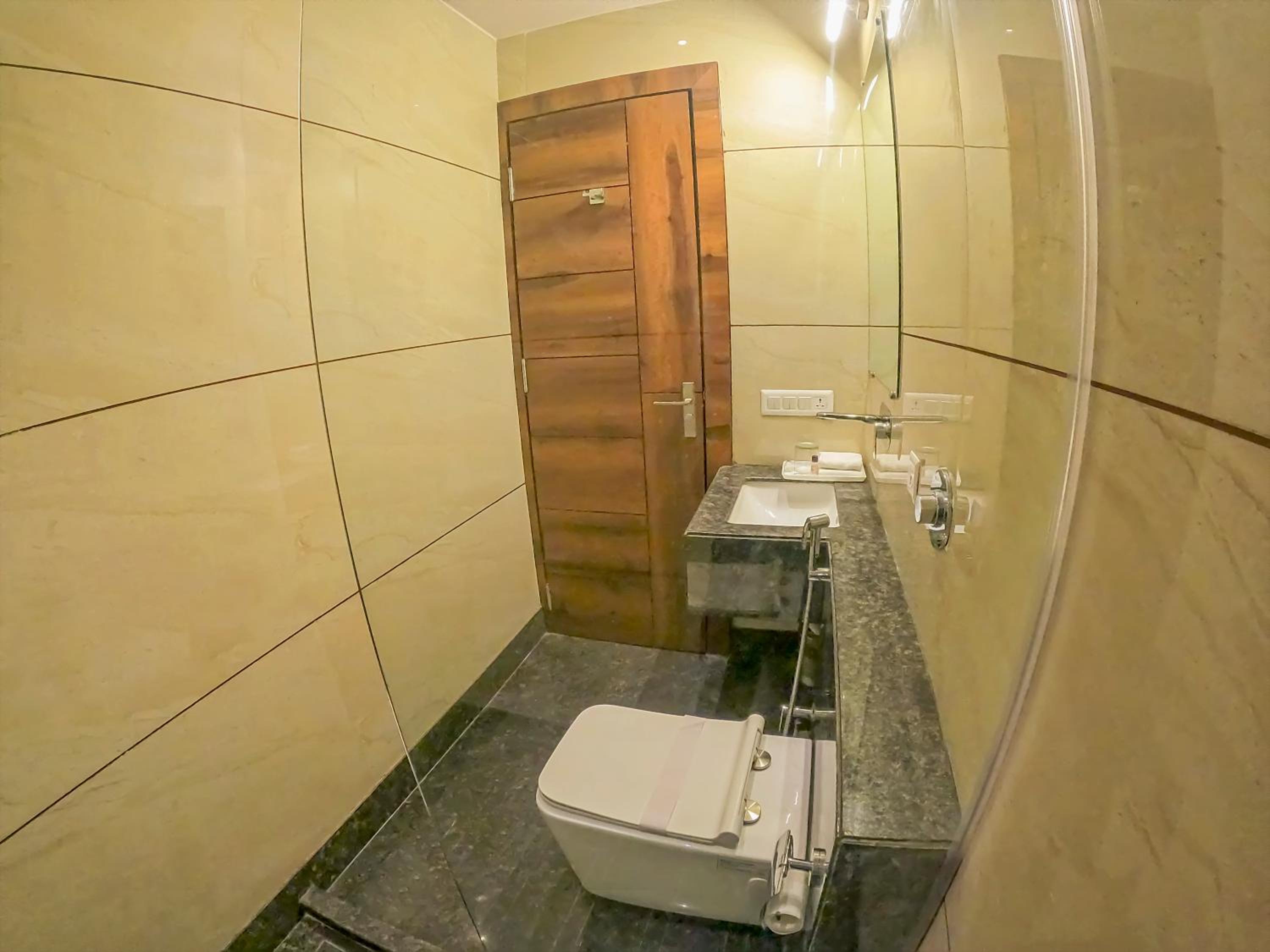 Deluxe Room - Photo 2