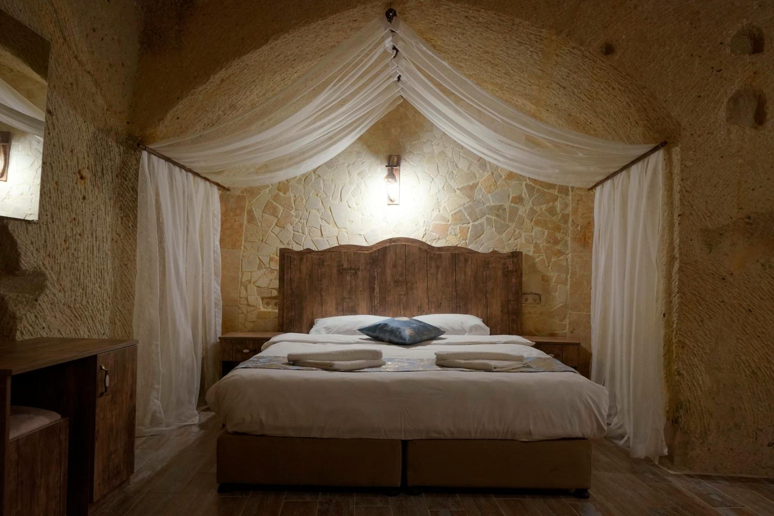 Superior Double Cave Room - Photo 1