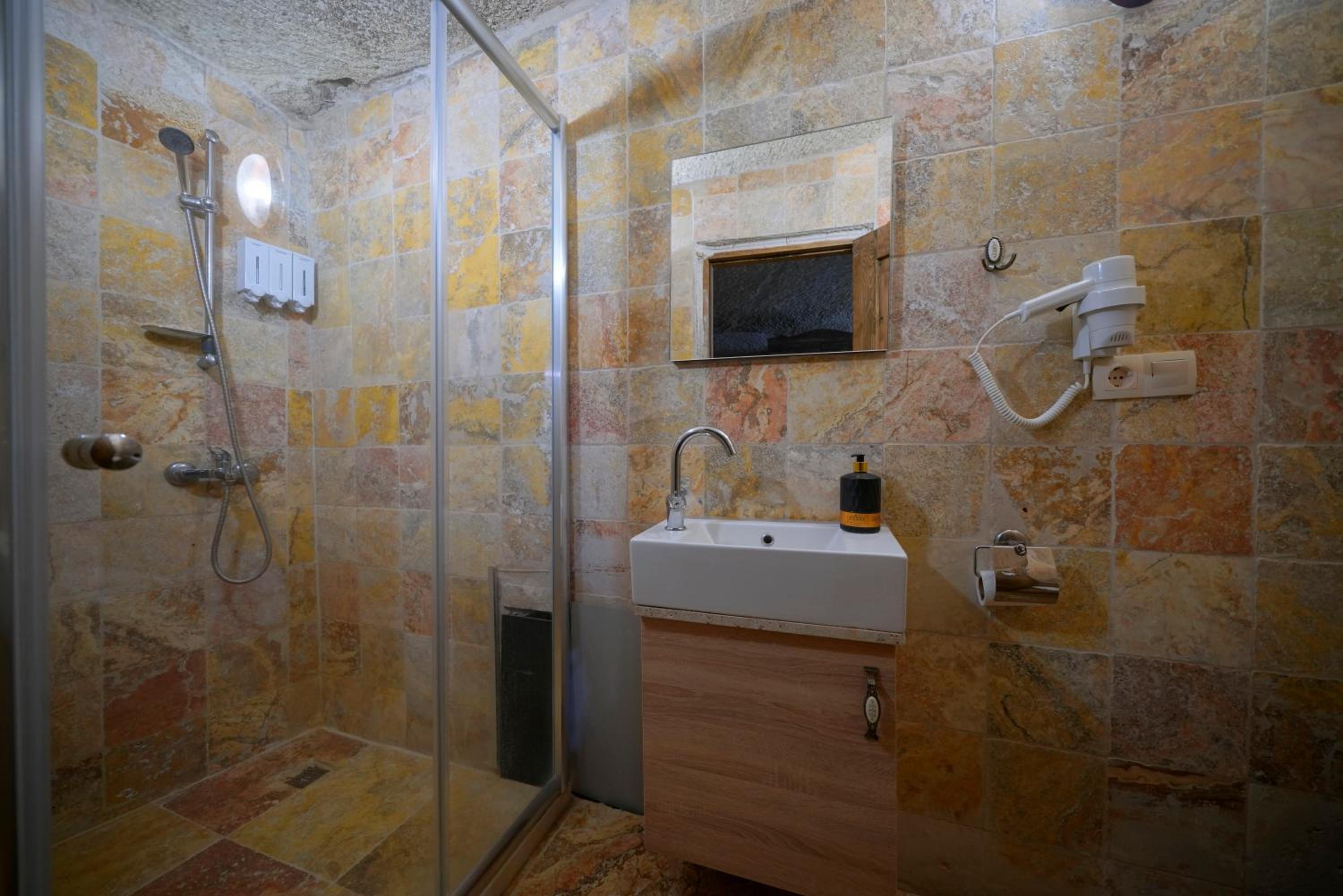 Superior Double Cave Room - Photo 3