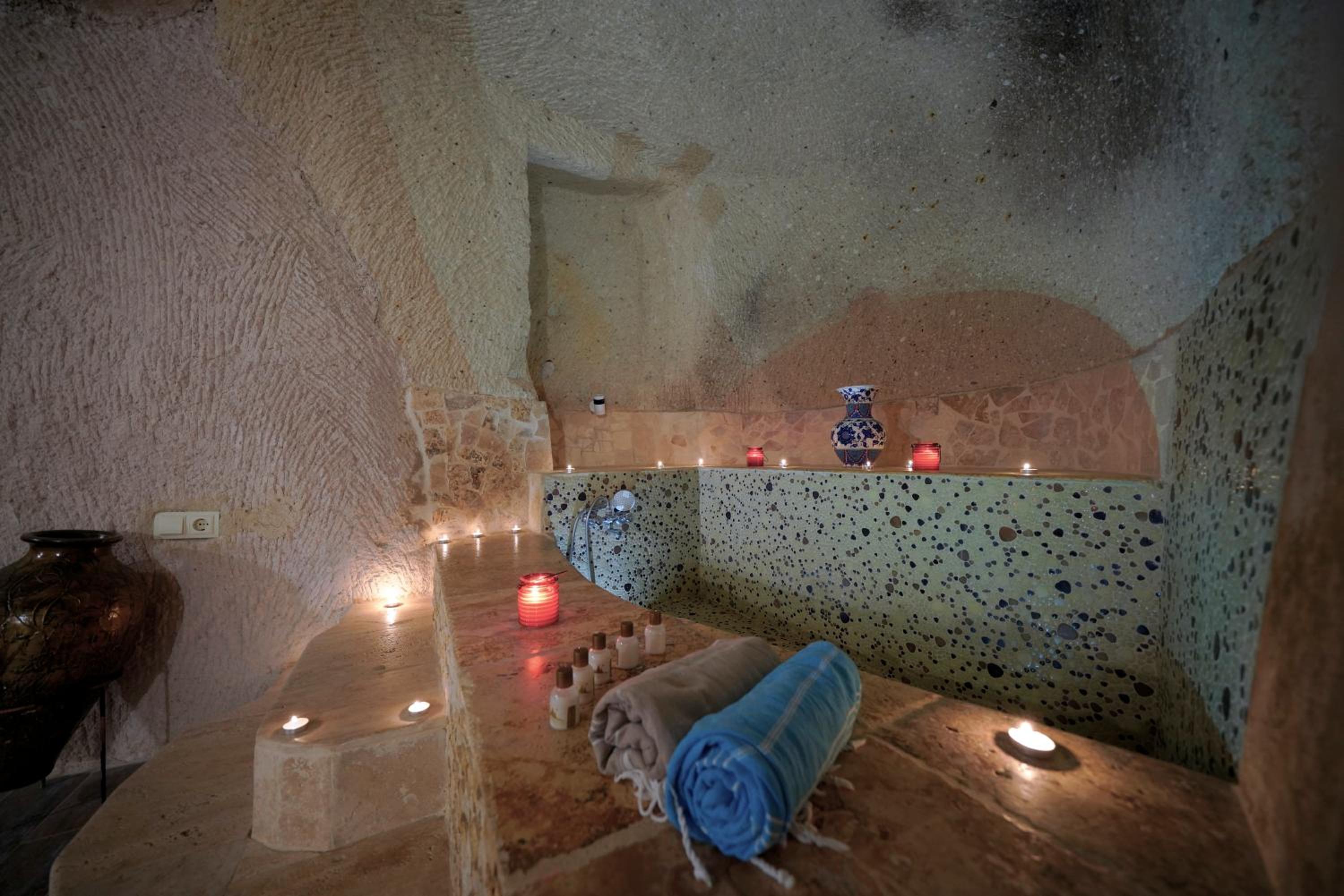 Superior Double Cave Room - Photo 8