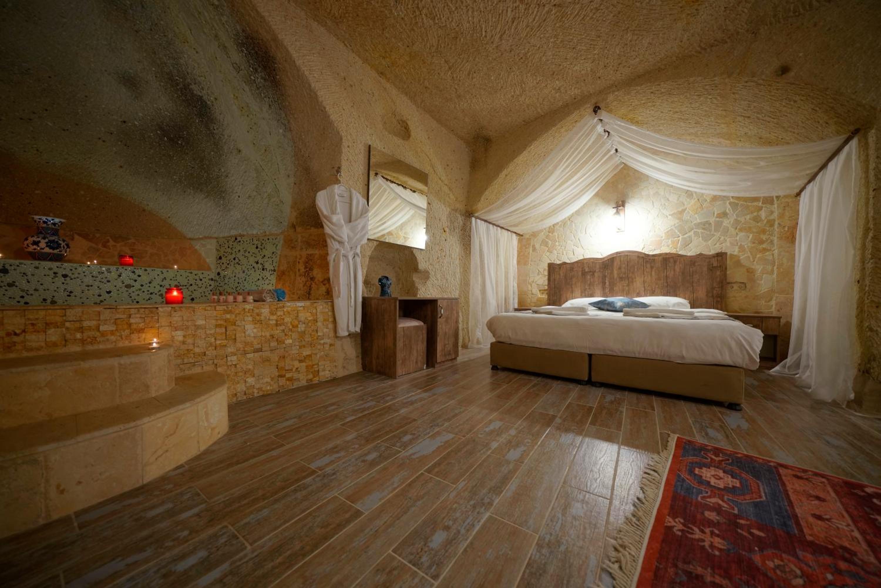 Superior Double Cave Room - Photo 9