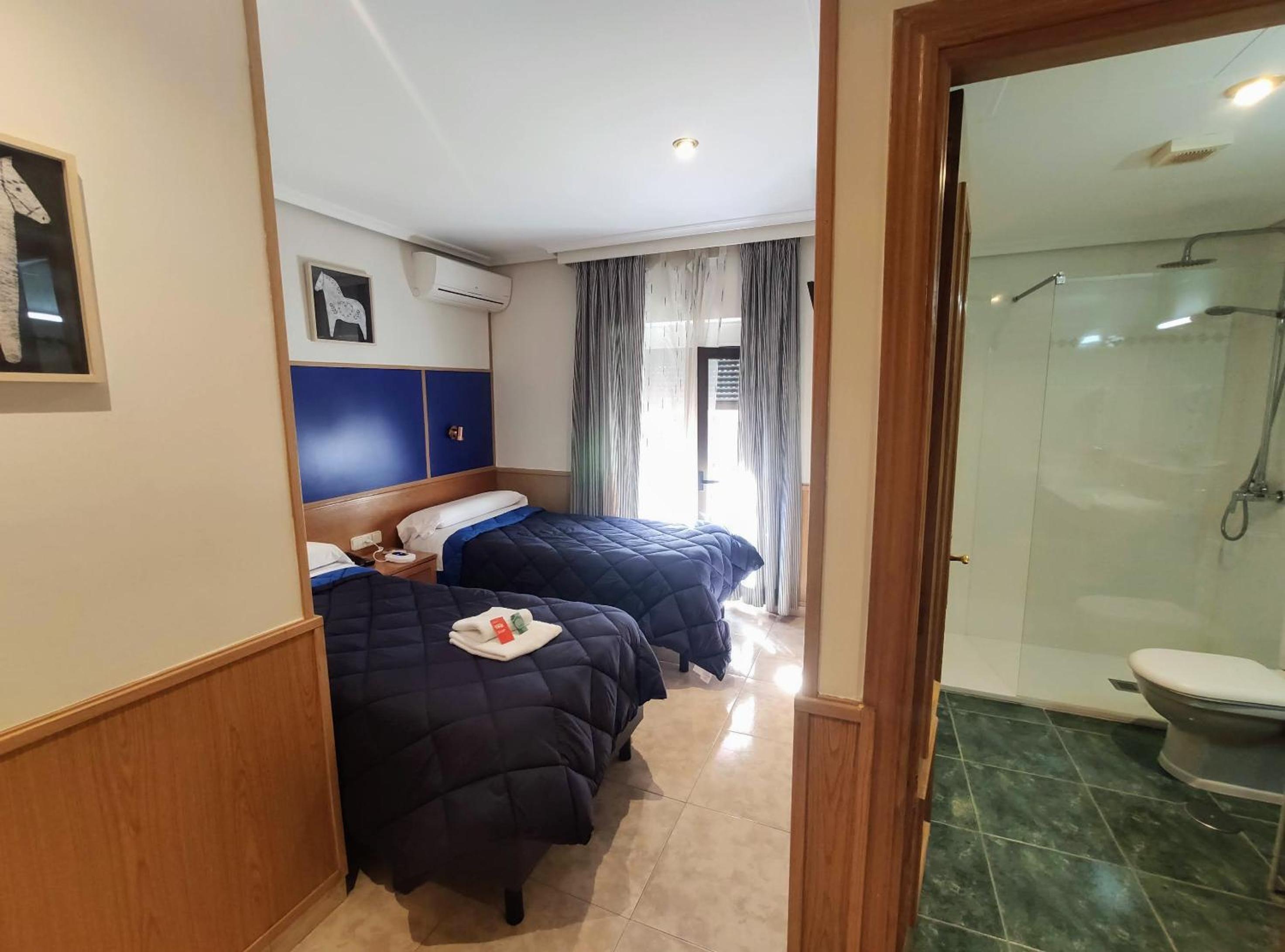Double Room - Photo 14