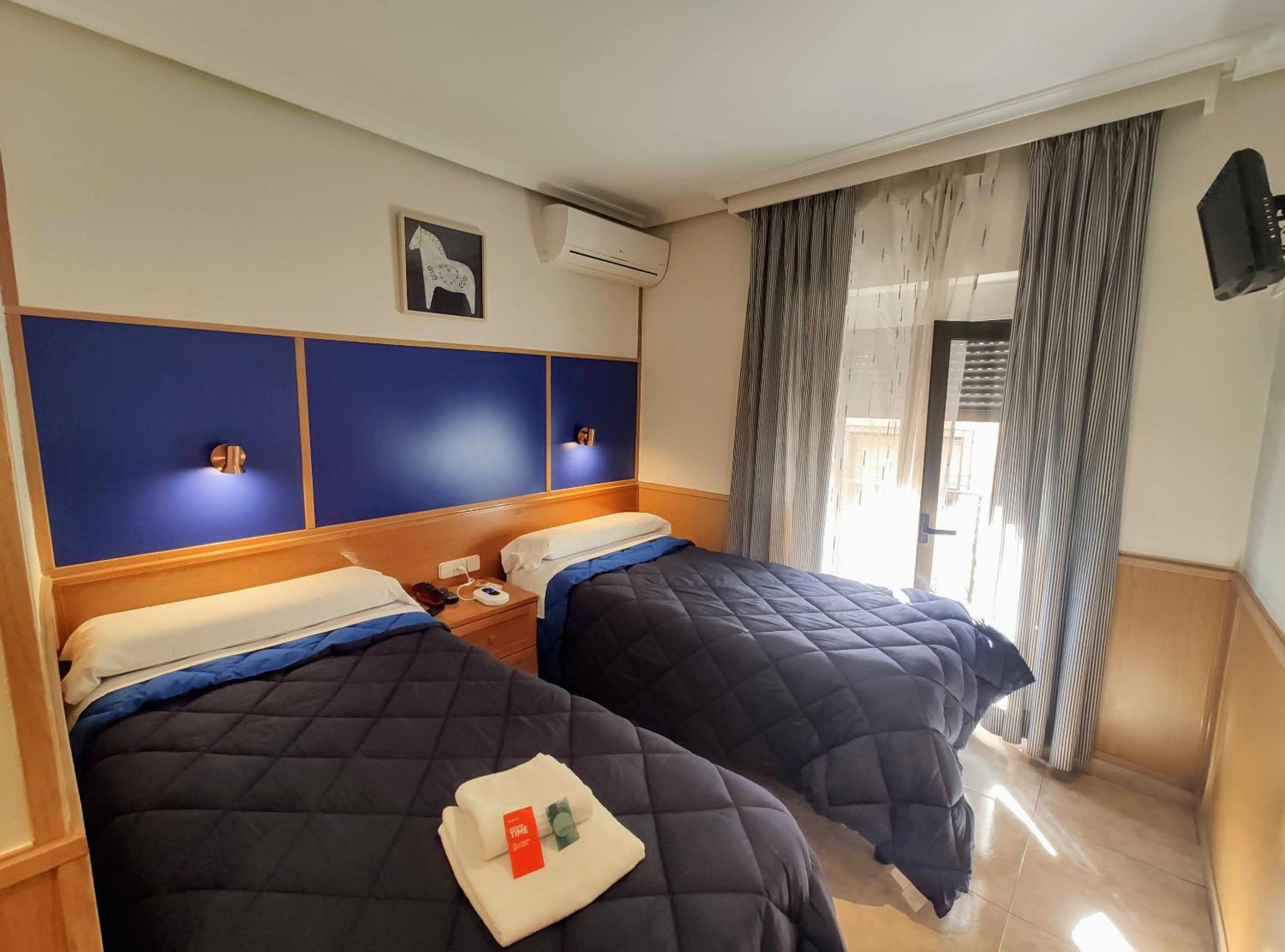 Double Room - Photo 3