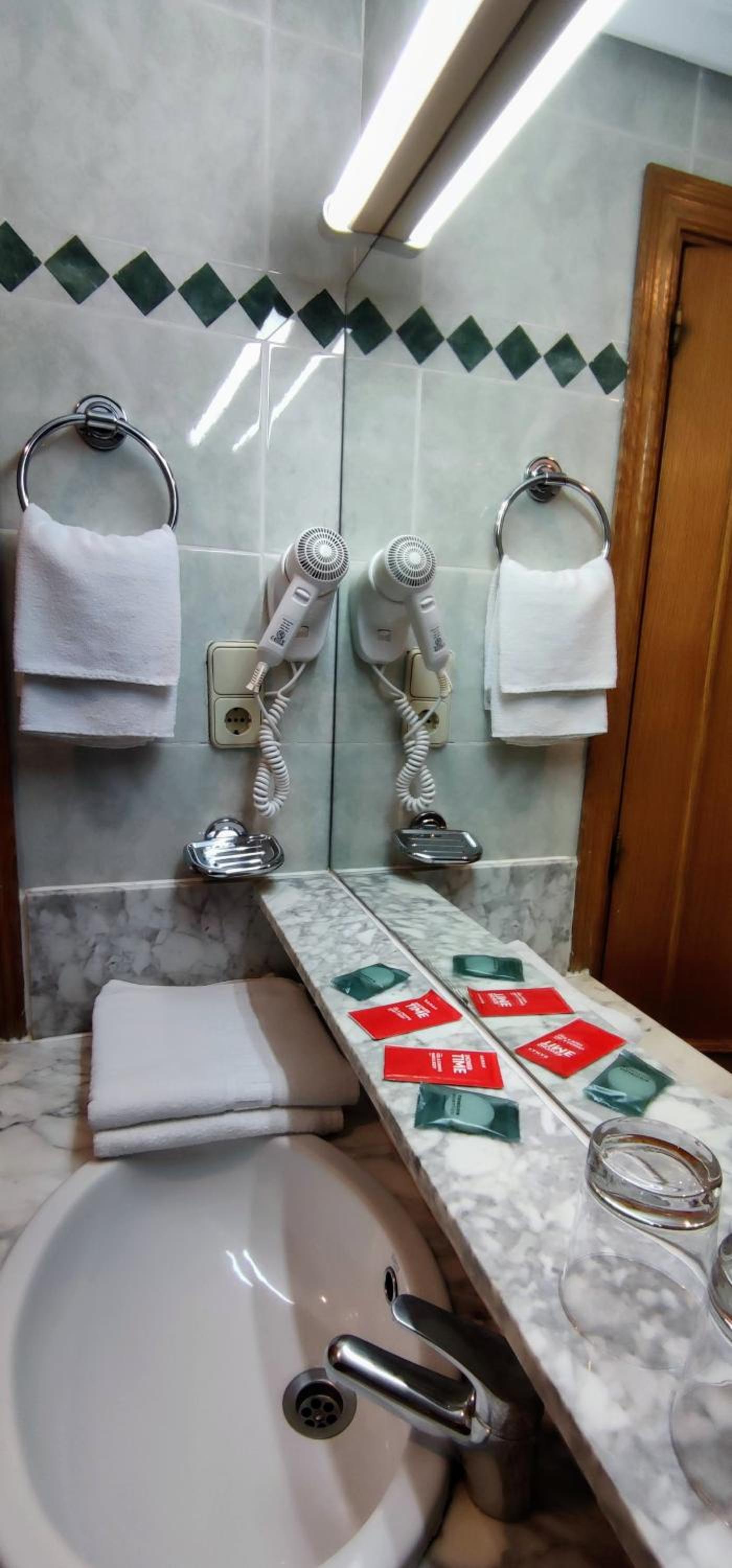 Double Room - Photo 4