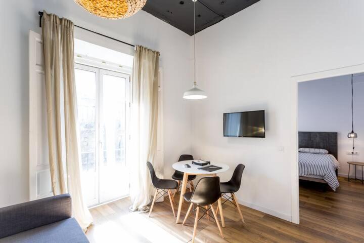 Deluxe Apartment with balcony - Photo 8