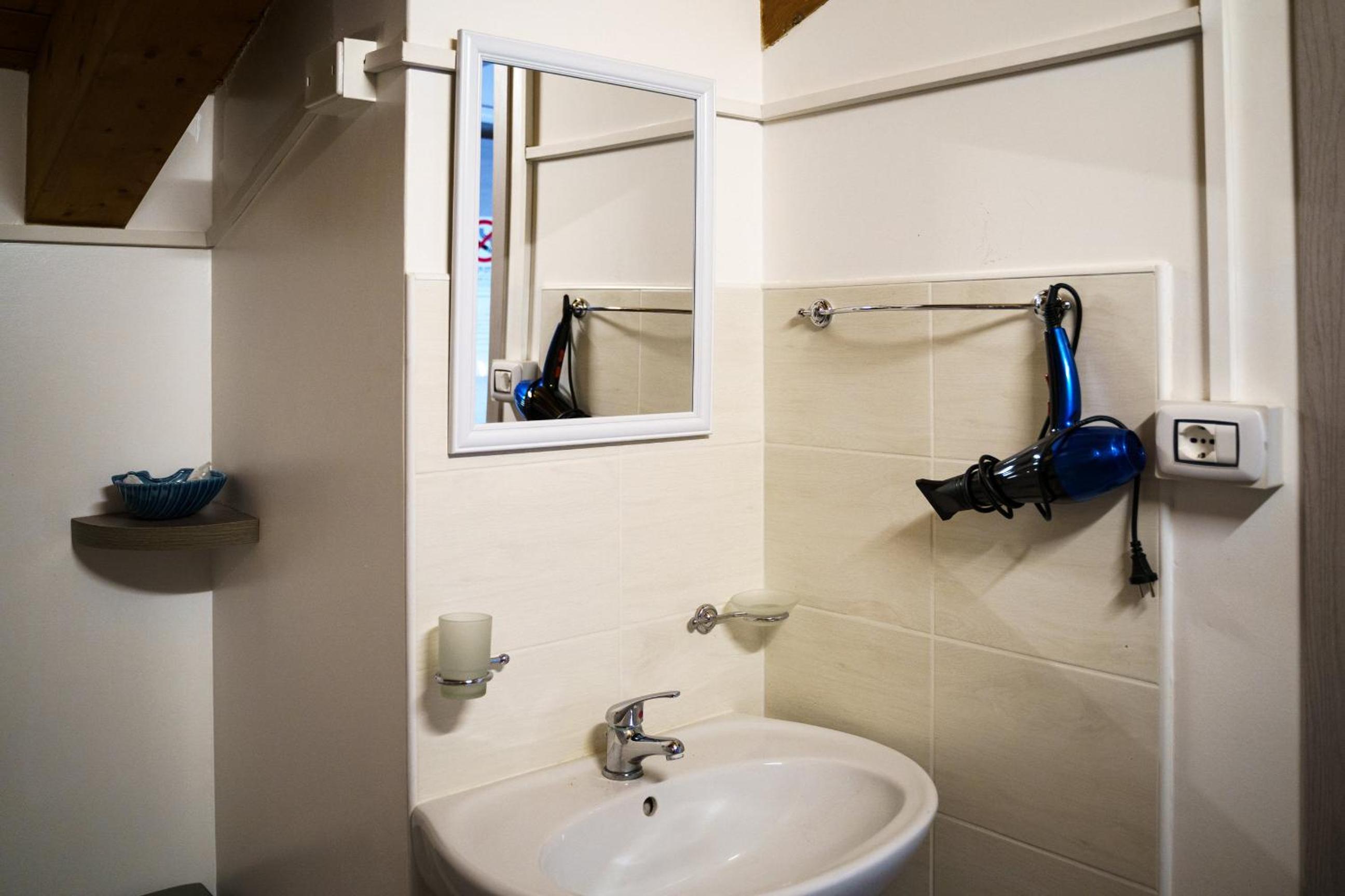 Double Room with Private Bathroom photo 2