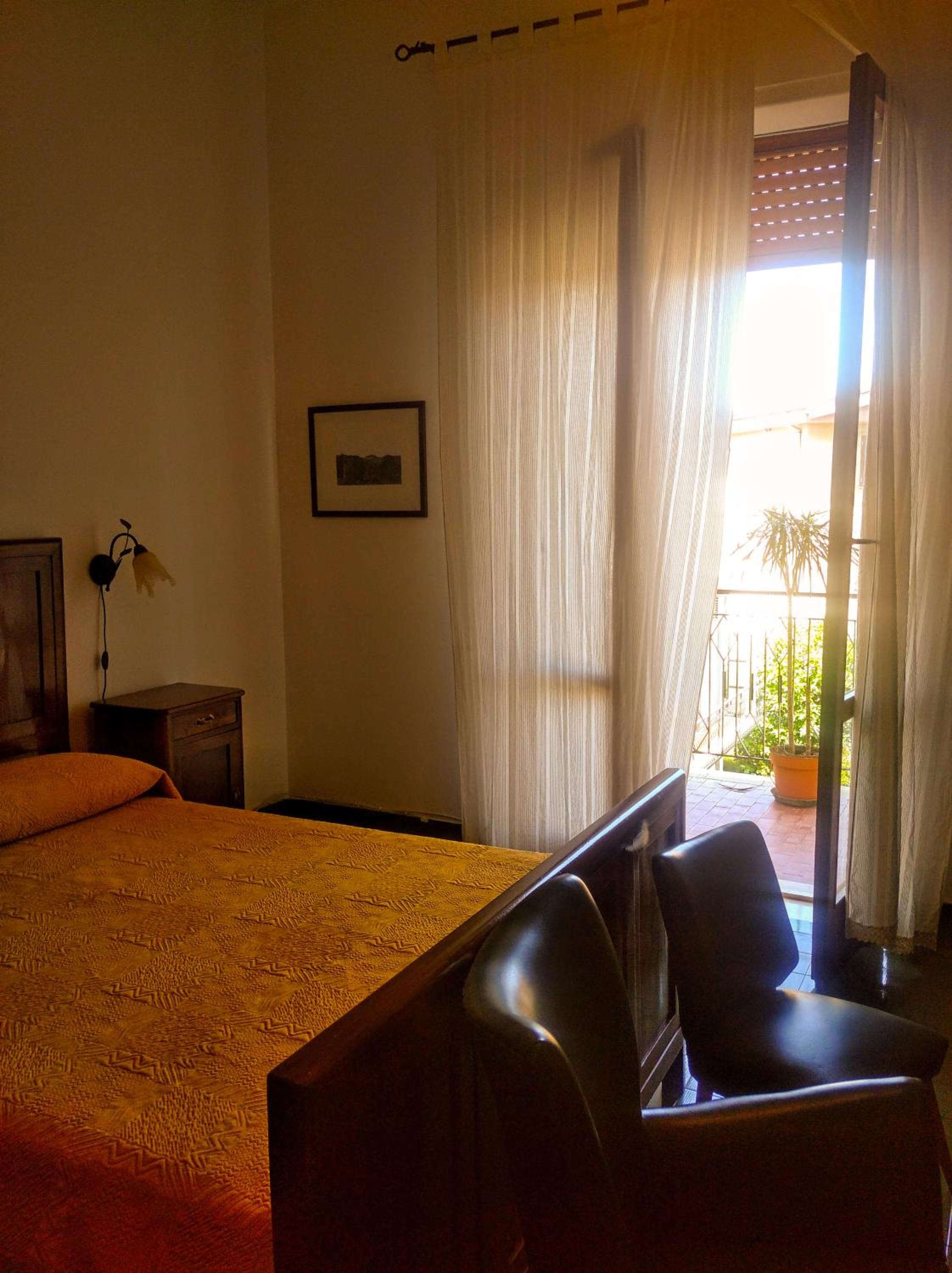 Double Room with Balcony - Photo 3