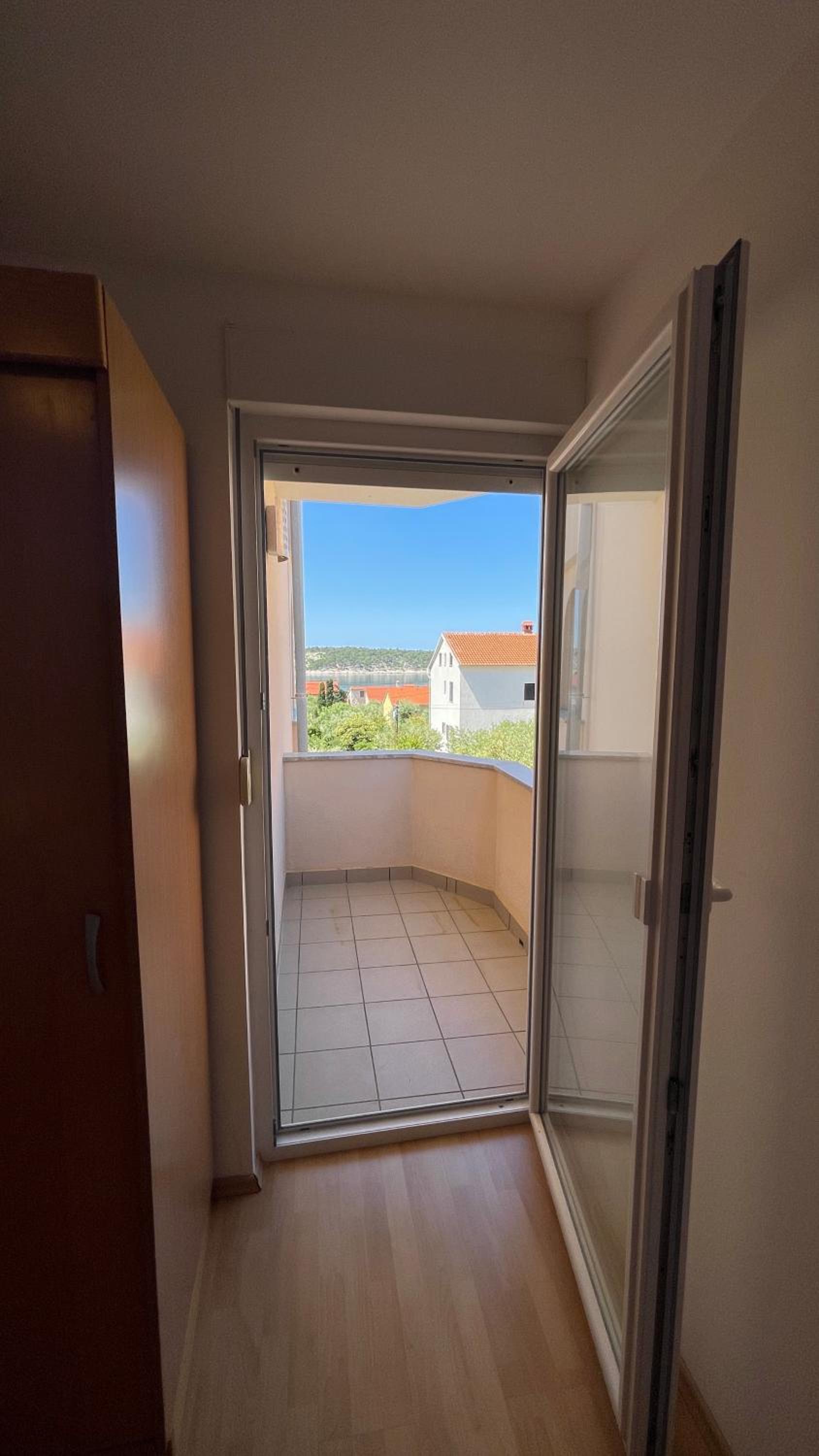 Apartment with Balcony photo 3