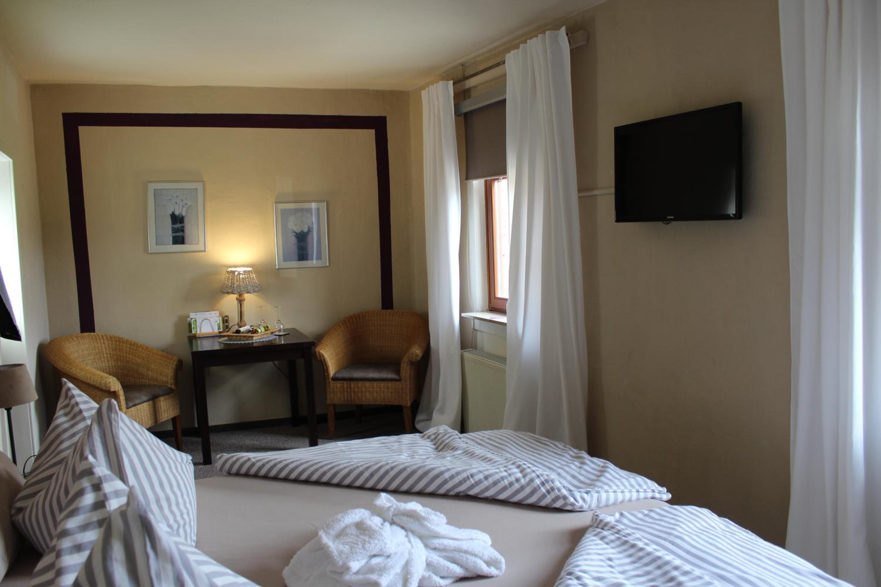 Double or Twin Room - Photo 5