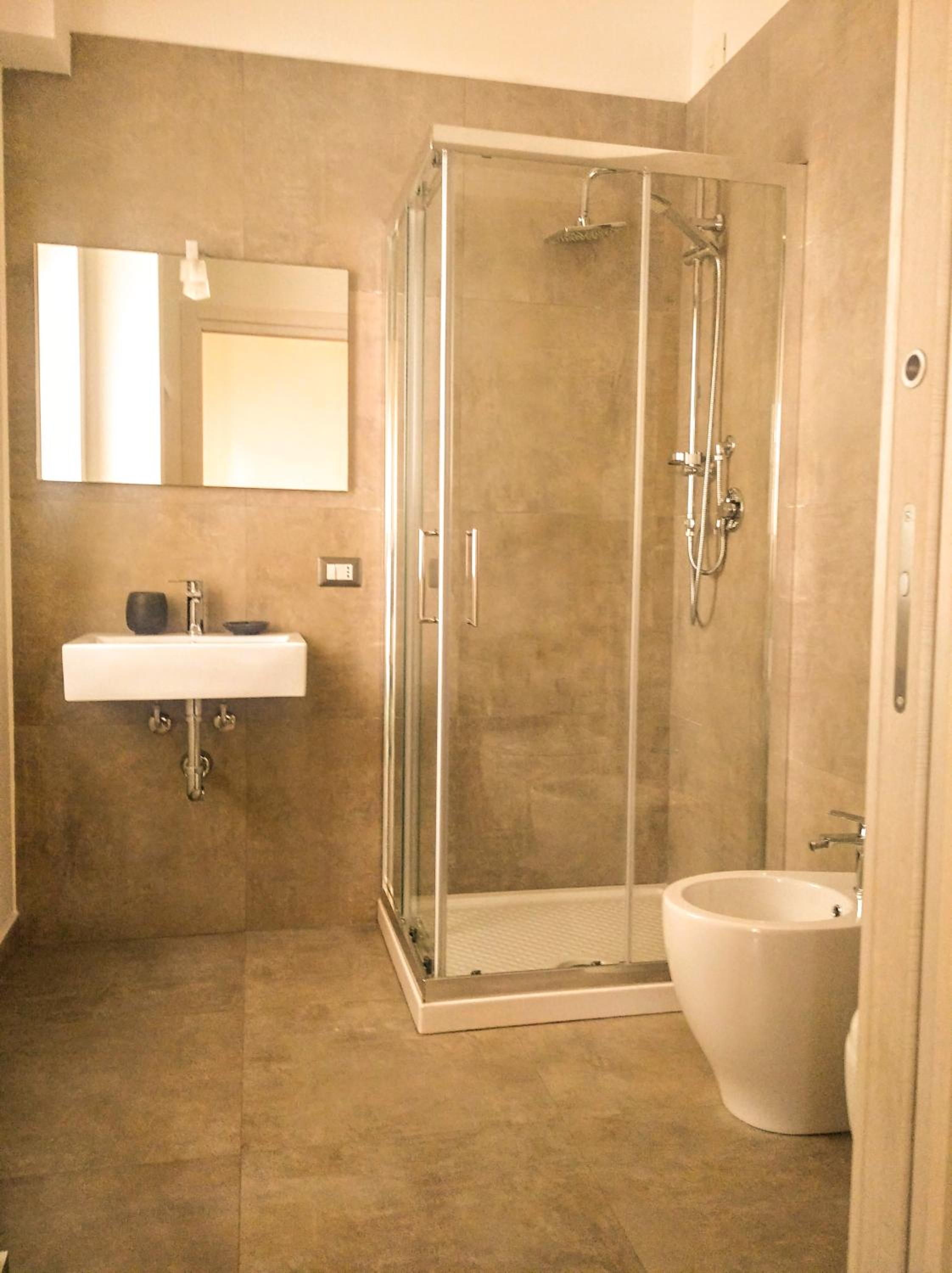Double Room with Balcony - Photo 6