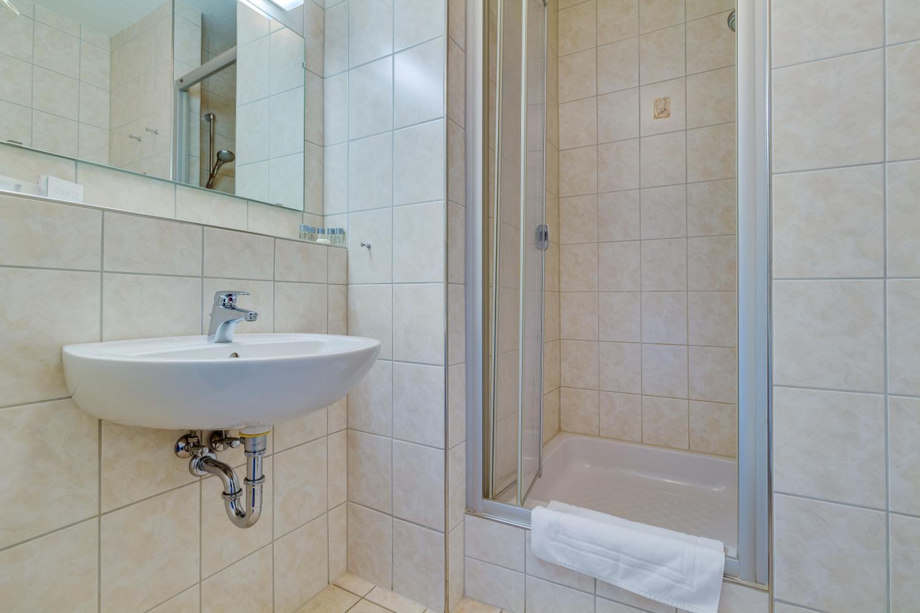 Standard Double Room - Photo 4