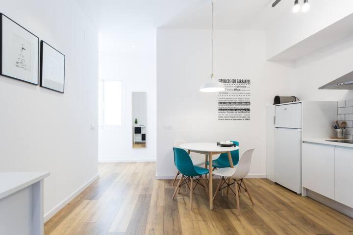 Bright Deluxe Apartment - Photo 10