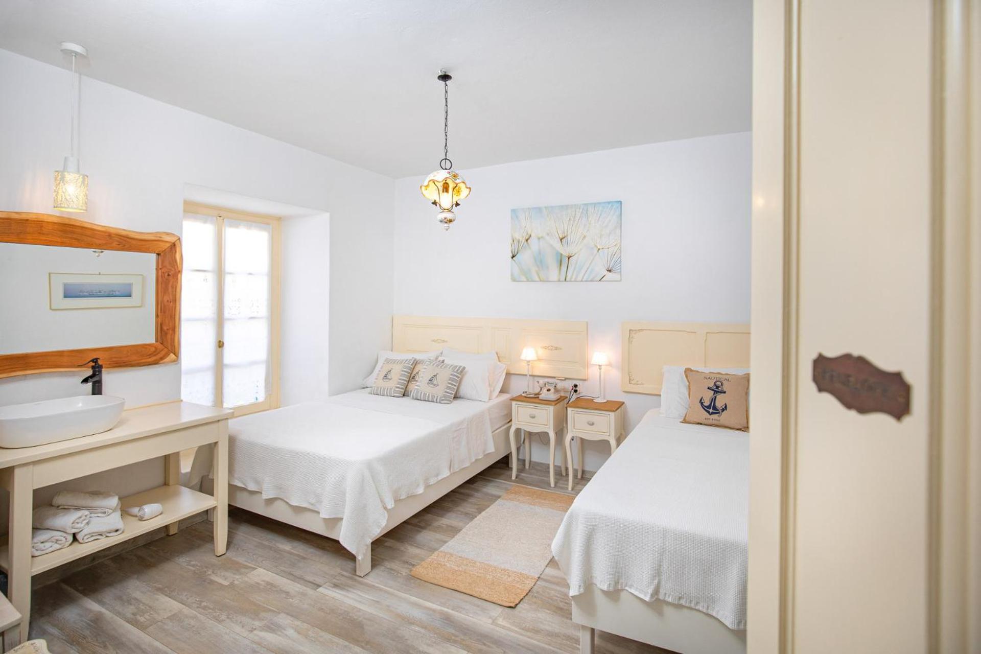 Twin Room - Penelope photo 3
