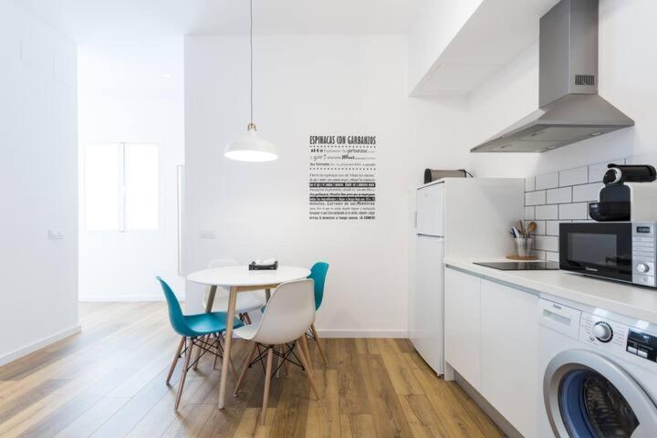 Bright Deluxe Apartment - Photo 12