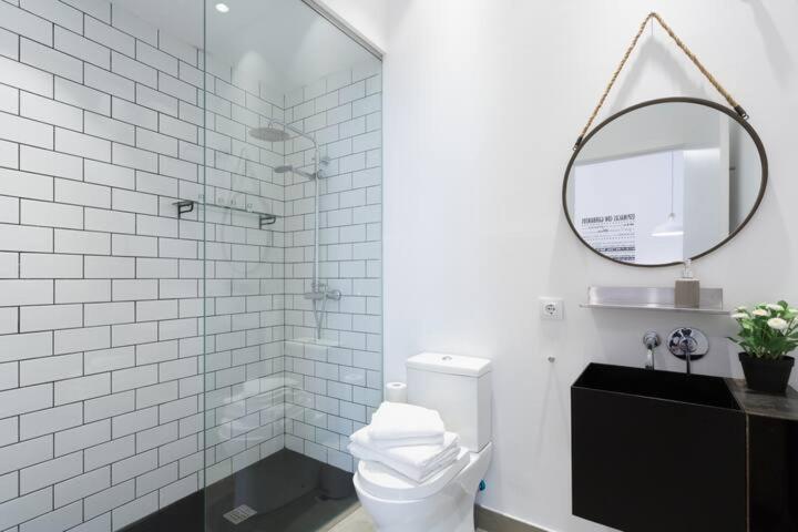 Bright Deluxe Apartment - Photo 2