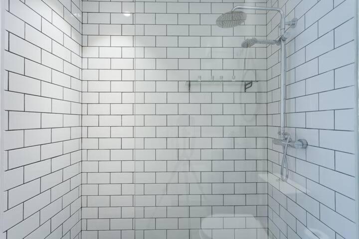 Bright Deluxe Apartment - Photo 11