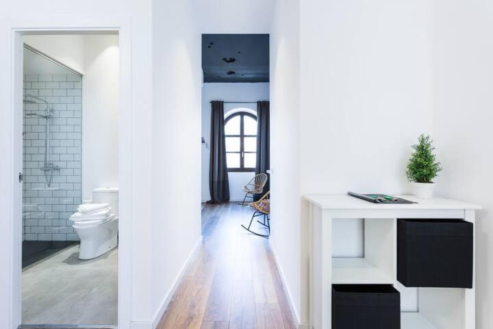 Bright Deluxe Apartment - Photo 1