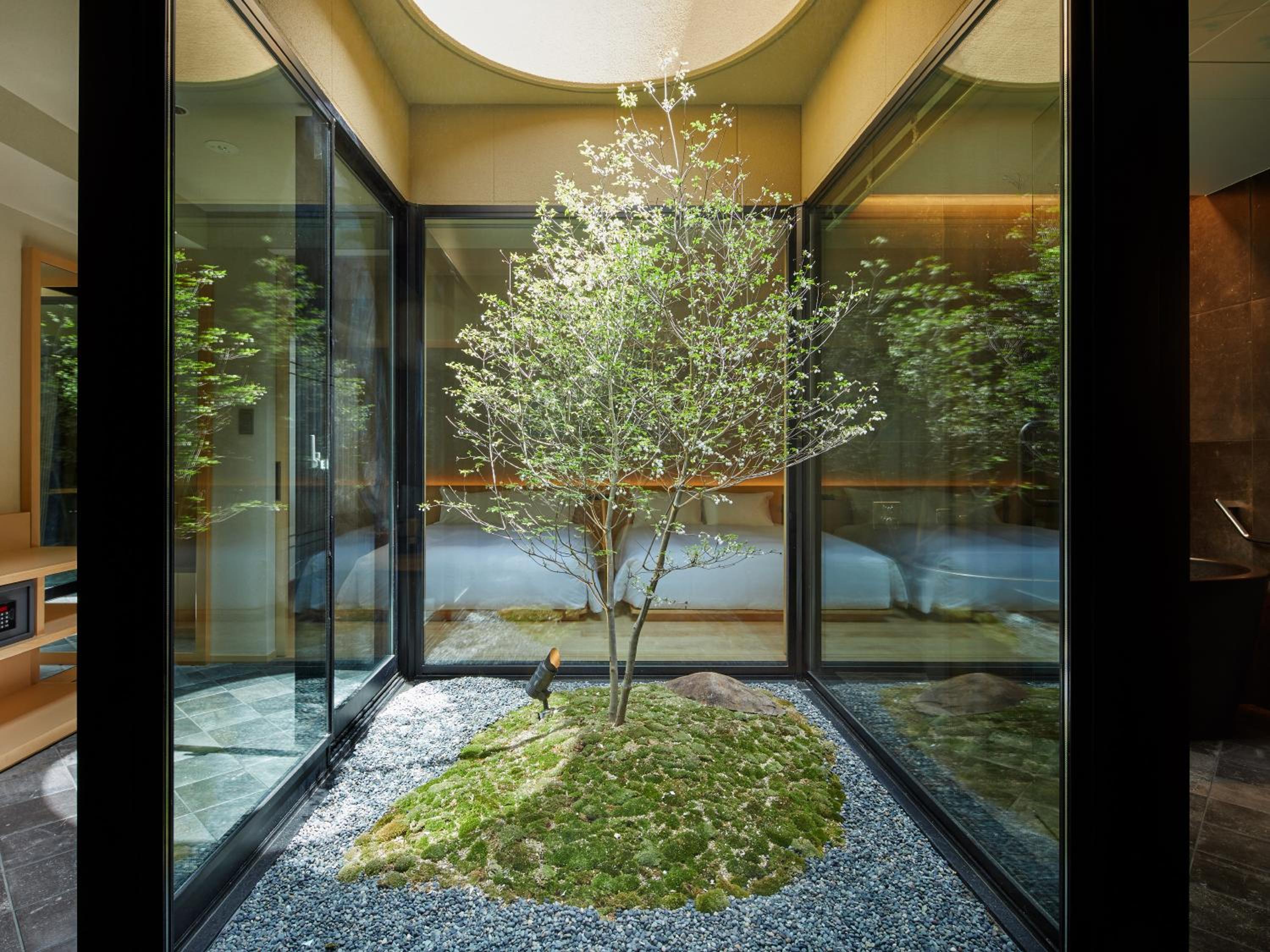 Premier Suite - Photo 8