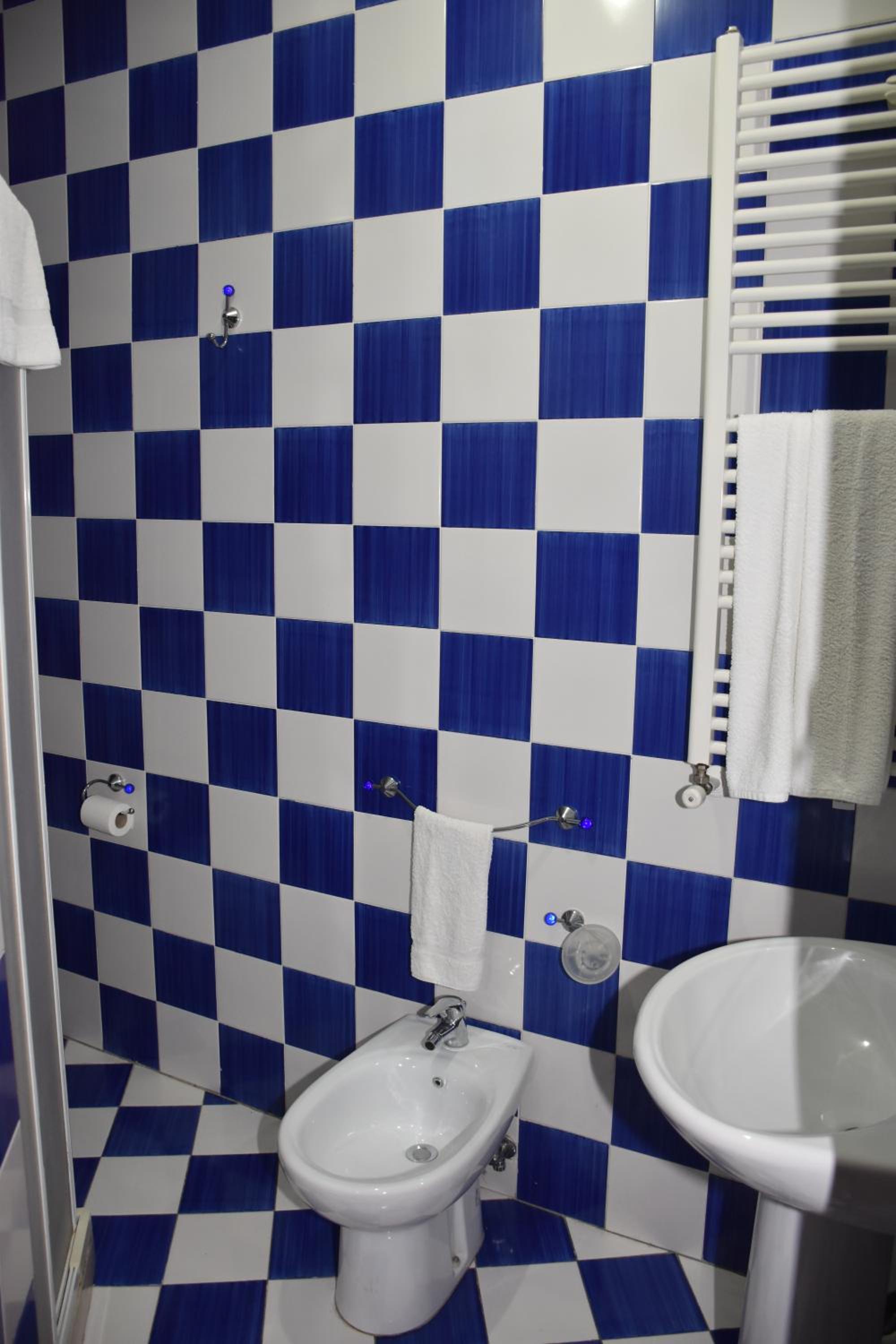 Double Room - Photo 3