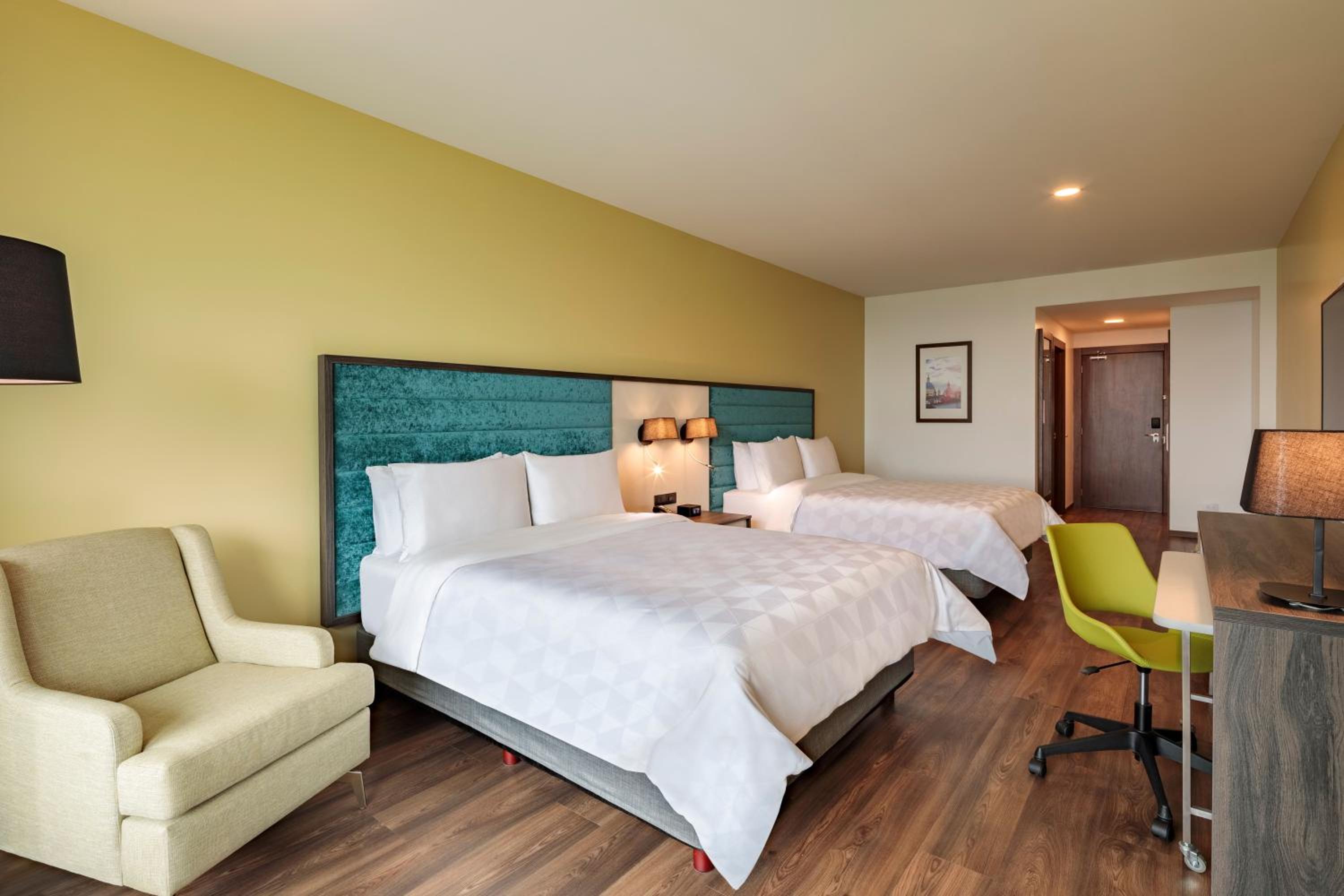 Standard Room with Two Queen Beds - Photo 2